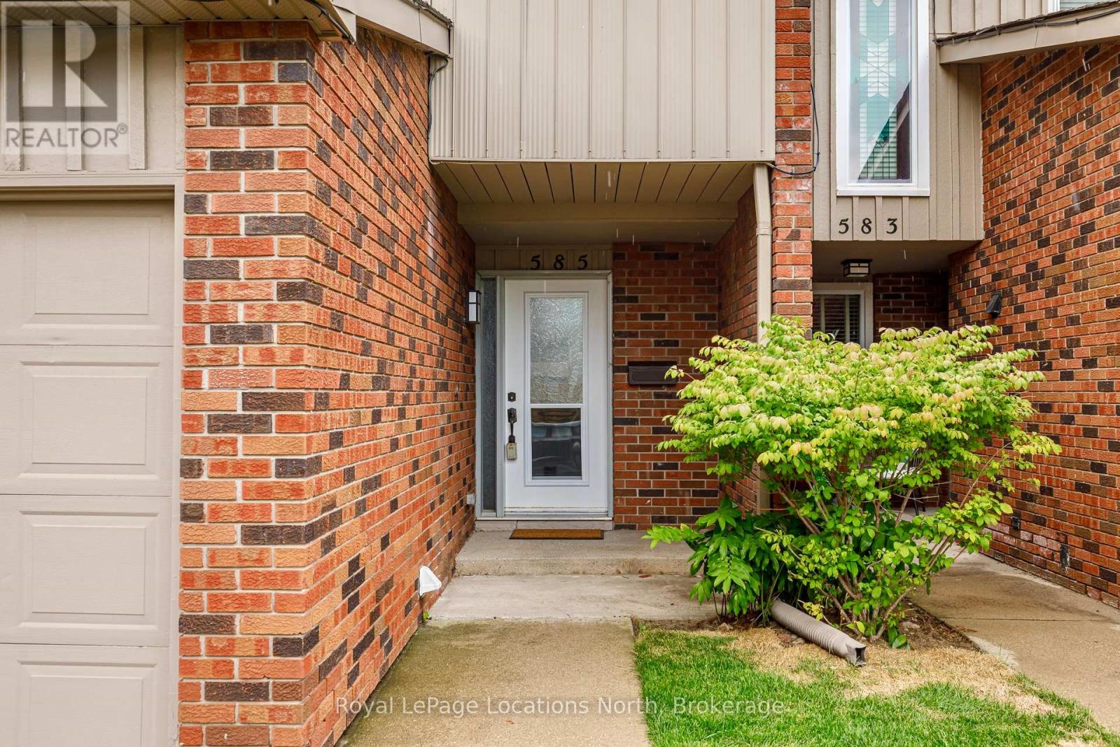 585 Tenth Street, Collingwood, Ontario  L9Y 4K6 - Photo 3 - S12368916