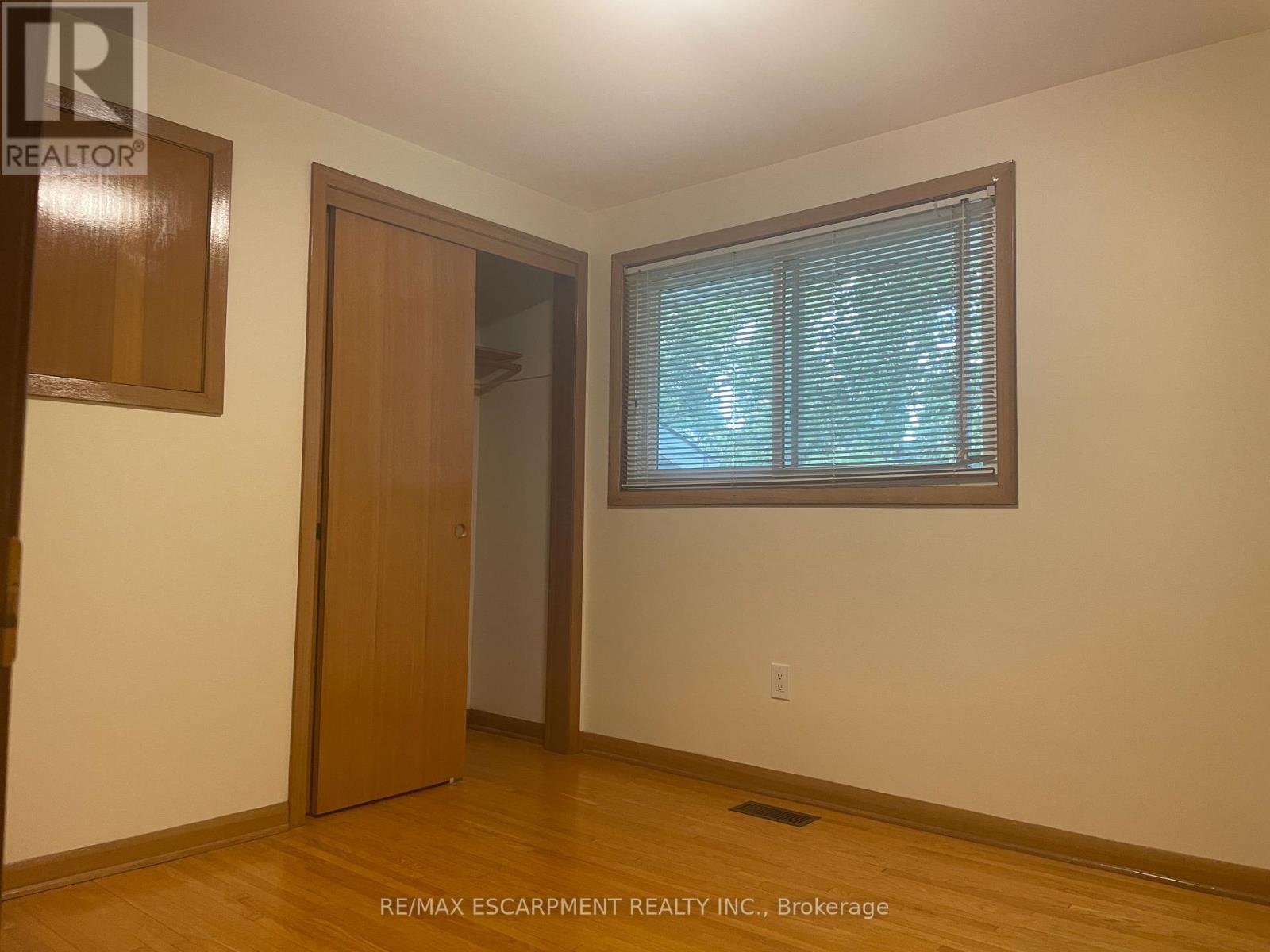 4327 Mitchell Avenue, Niagara Falls, Ontario  L2E 6R4 - Photo 13 - X12368808