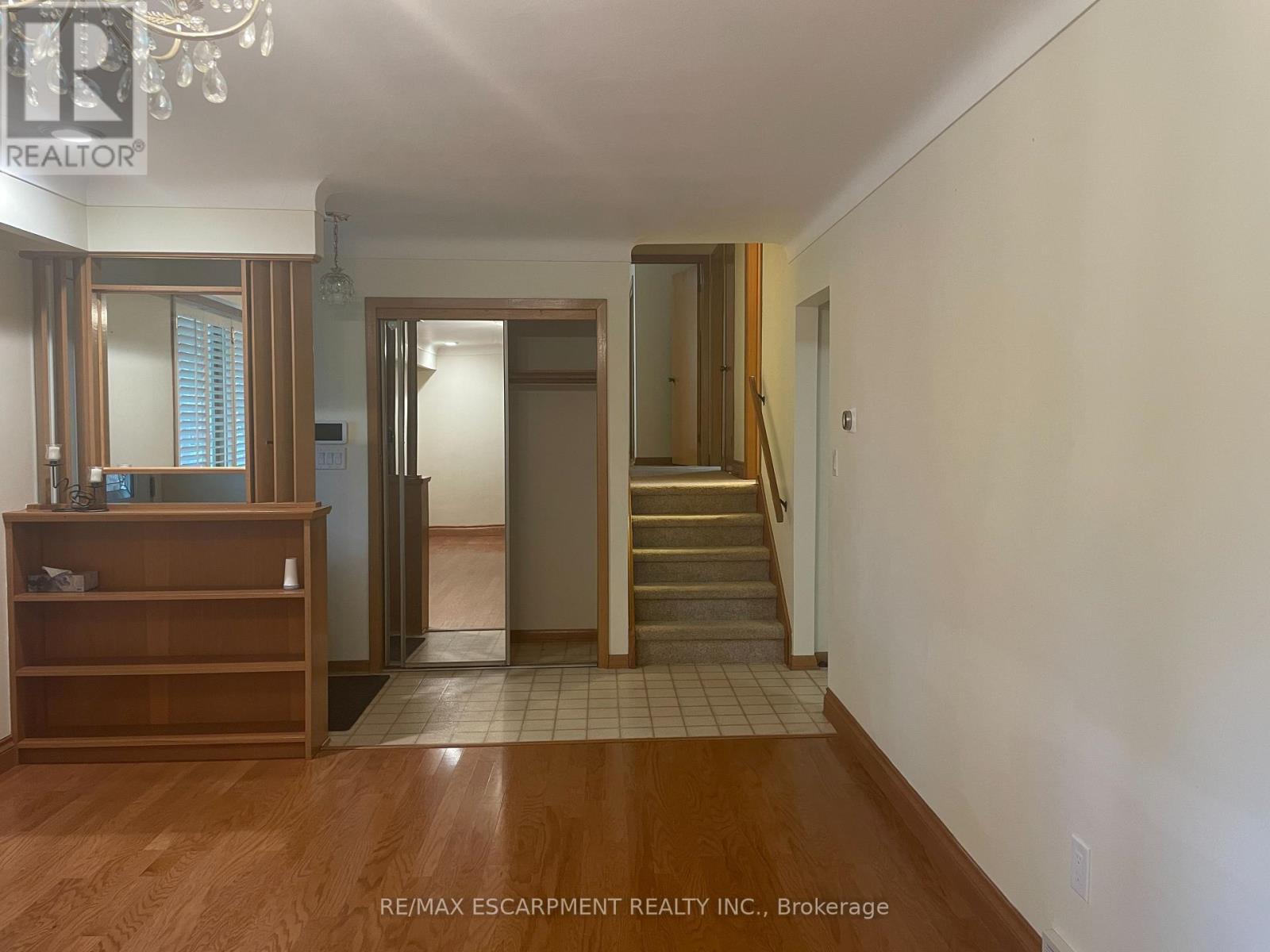 4327 Mitchell Avenue, Niagara Falls, Ontario  L2E 6R4 - Photo 14 - X12368808