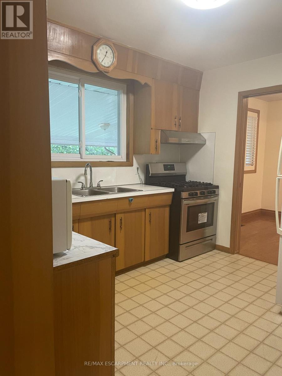 4327 Mitchell Avenue, Niagara Falls, Ontario  L2E 6R4 - Photo 7 - X12368808