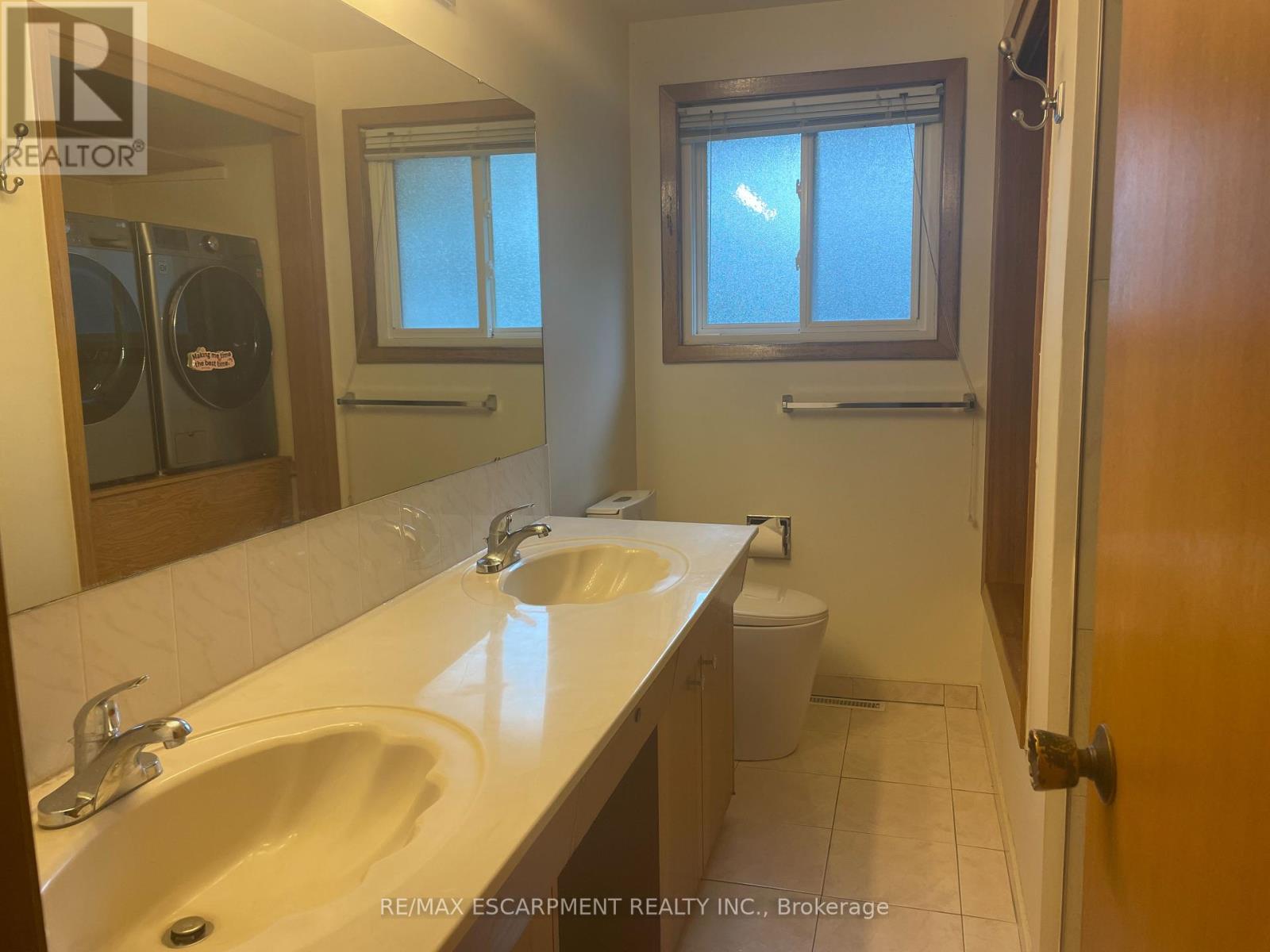 4327 Mitchell Avenue, Niagara Falls, Ontario  L2E 6R4 - Photo 8 - X12368808
