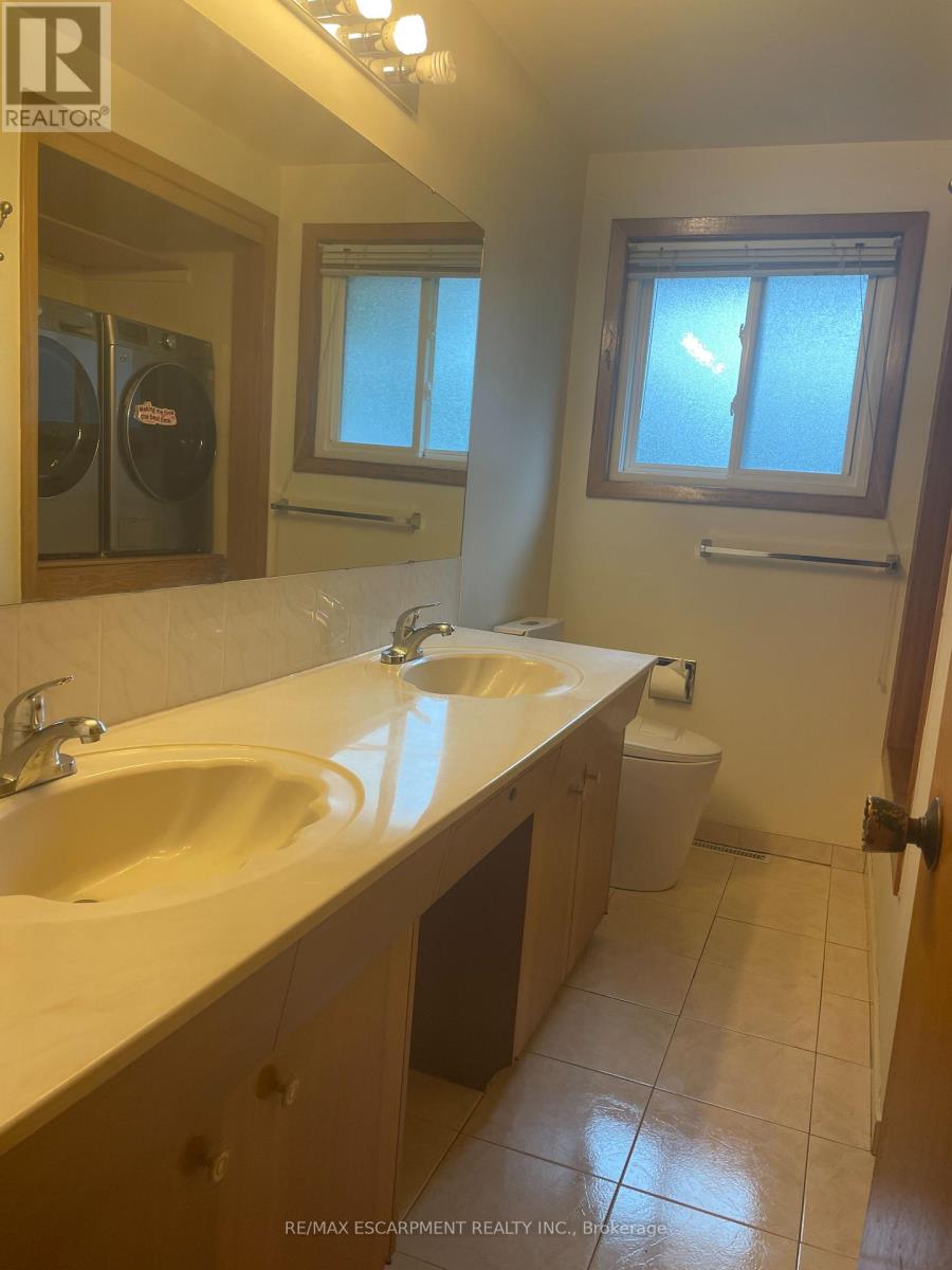 4327 Mitchell Avenue, Niagara Falls, Ontario  L2E 6R4 - Photo 9 - X12368808