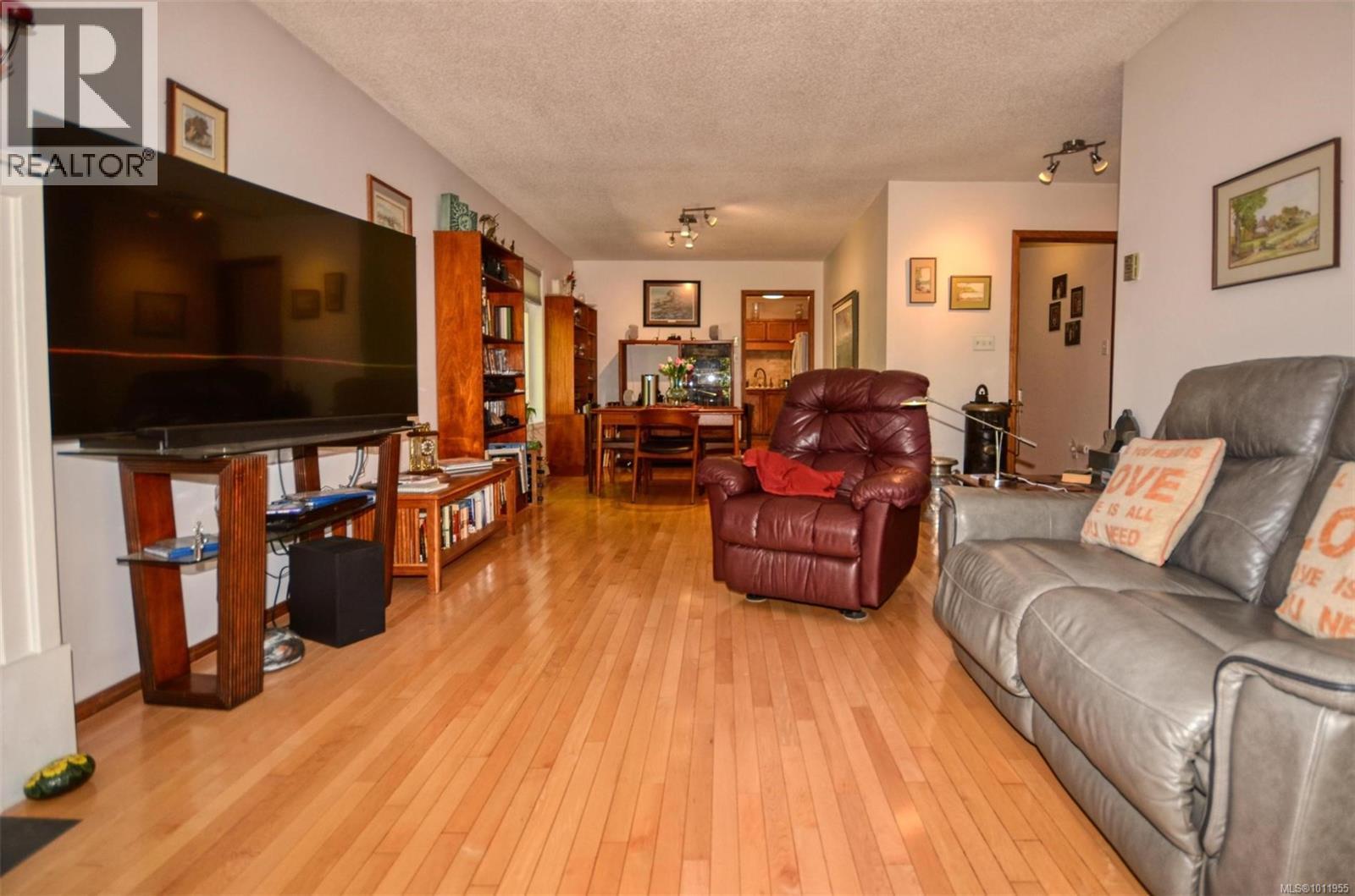 10561 Mcdonald Park Rd, Sidney, British Columbia  V8L 3J3 - Photo 10 - 1011955