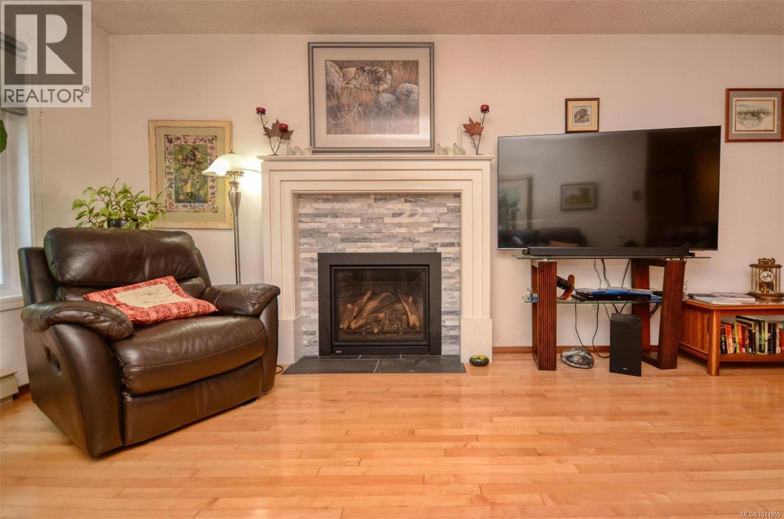 10561 Mcdonald Park Rd, Sidney, British Columbia  V8L 3J3 - Photo 12 - 1011955