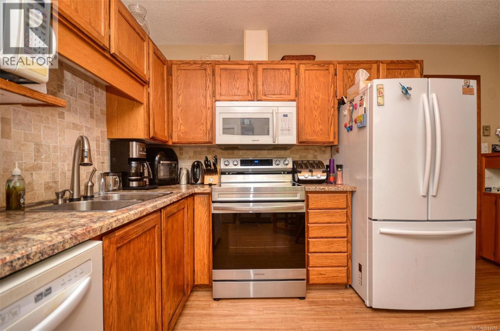 10561 Mcdonald Park Rd, Sidney, British Columbia  V8L 3J3 - Photo 16 - 1011955