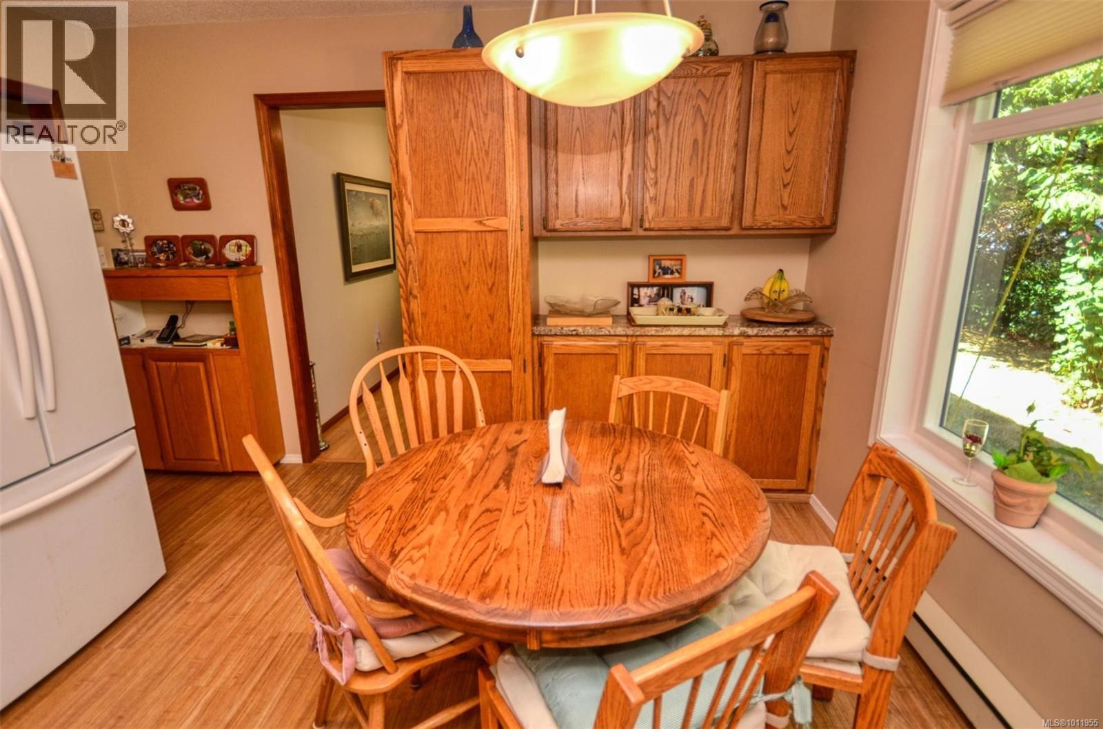 10561 Mcdonald Park Rd, Sidney, British Columbia  V8L 3J3 - Photo 19 - 1011955