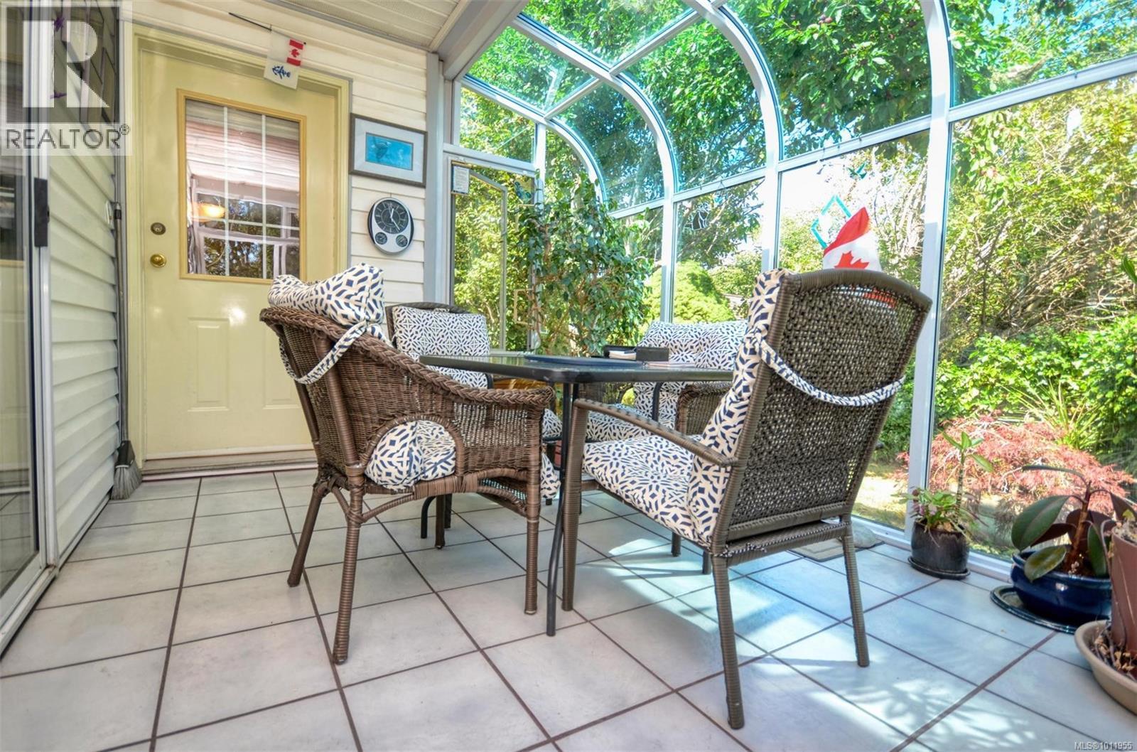 10561 Mcdonald Park Rd, Sidney, British Columbia  V8L 3J3 - Photo 20 - 1011955