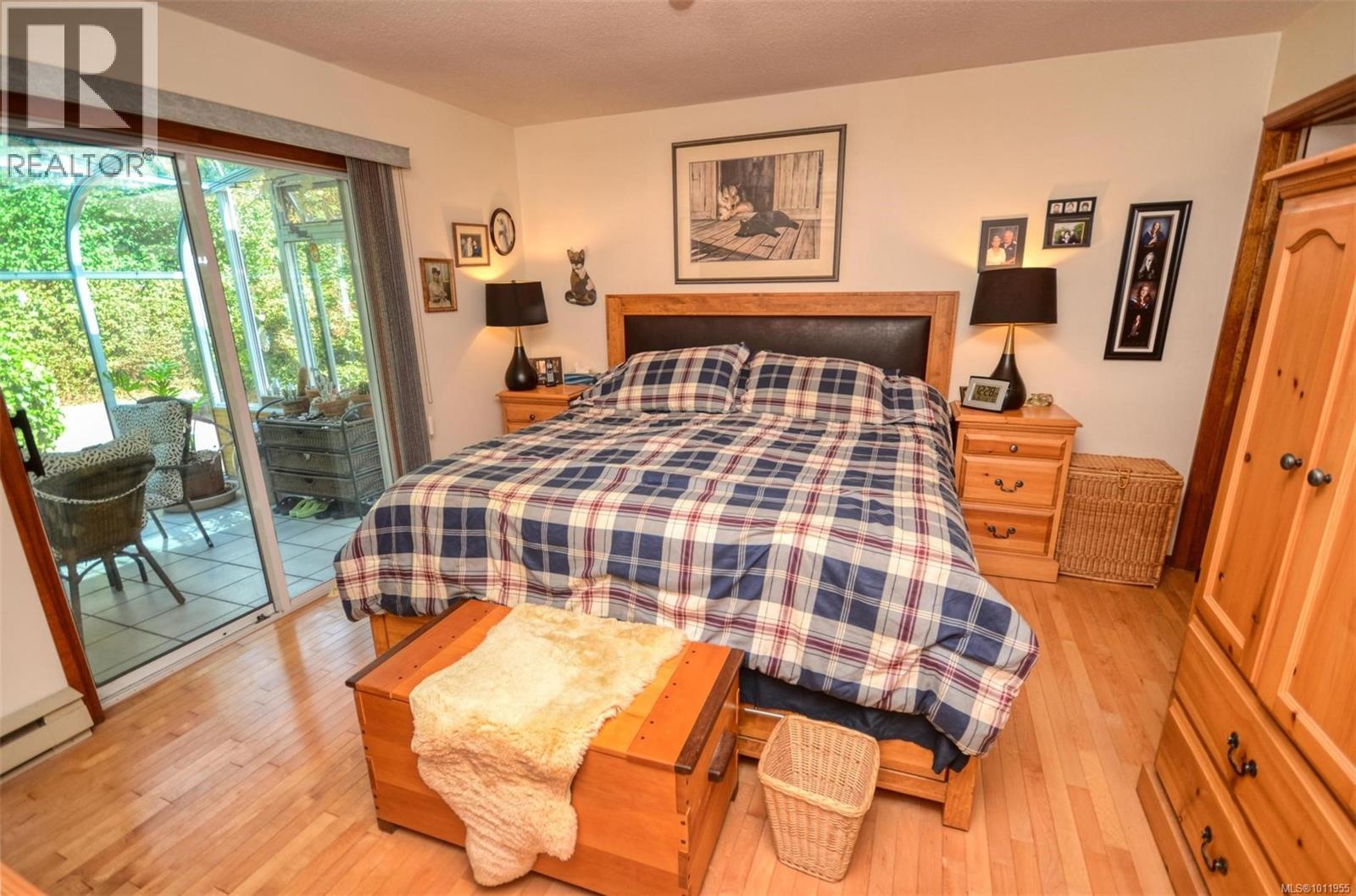 10561 Mcdonald Park Rd, Sidney, British Columbia  V8L 3J3 - Photo 28 - 1011955