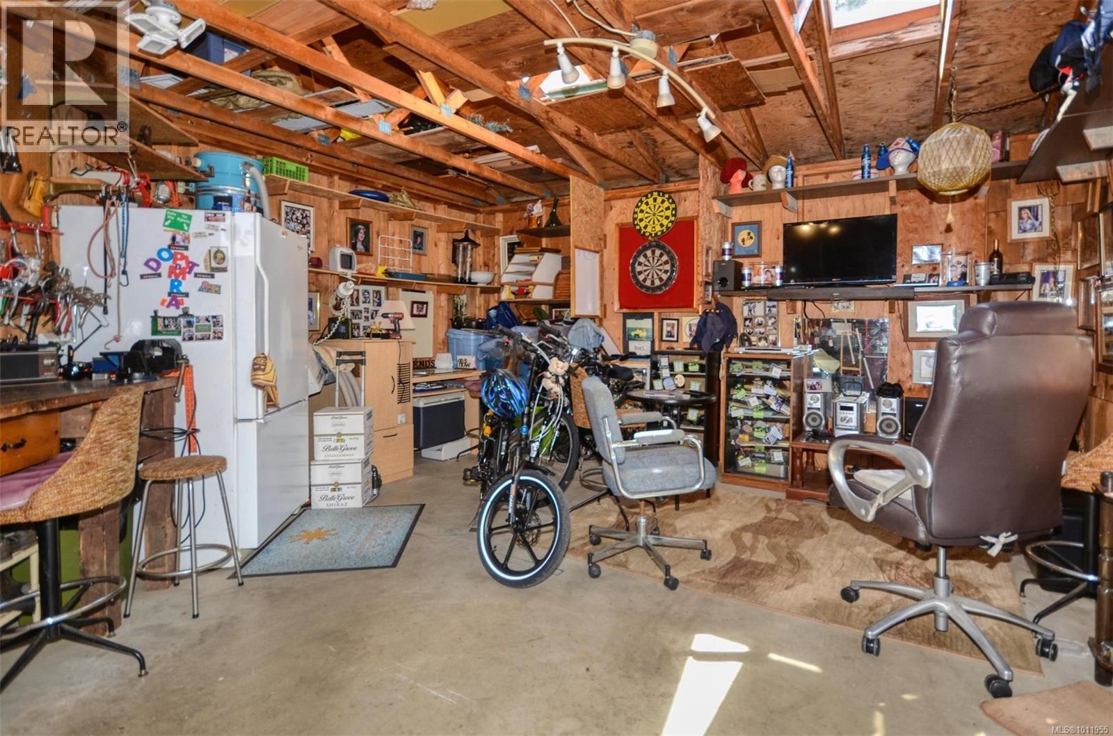 10561 Mcdonald Park Rd, Sidney, British Columbia  V8L 3J3 - Photo 30 - 1011955