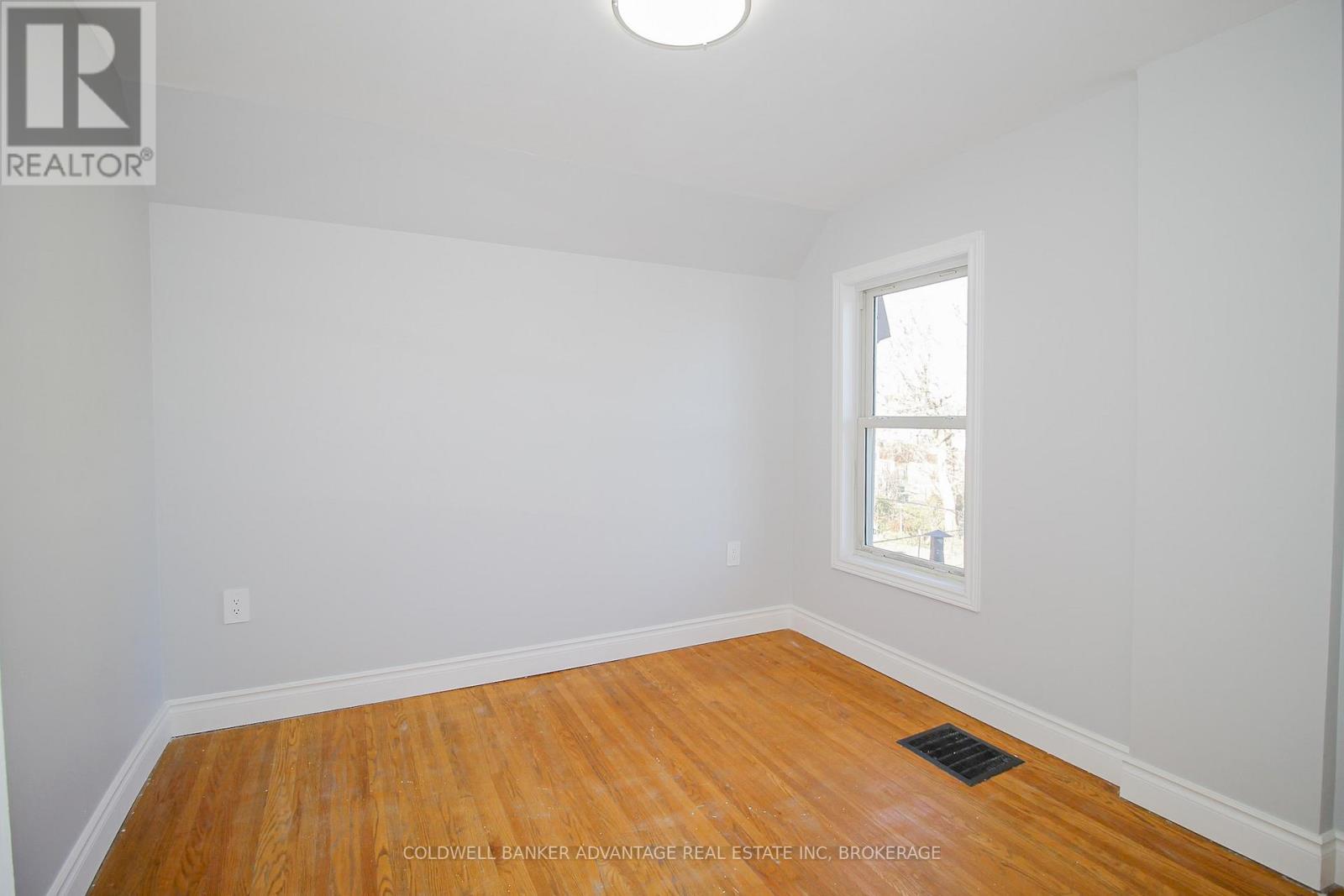 28 Myrtle Avenue, Welland, Ontario  L3B 2B1 - Photo 30 - X12368918