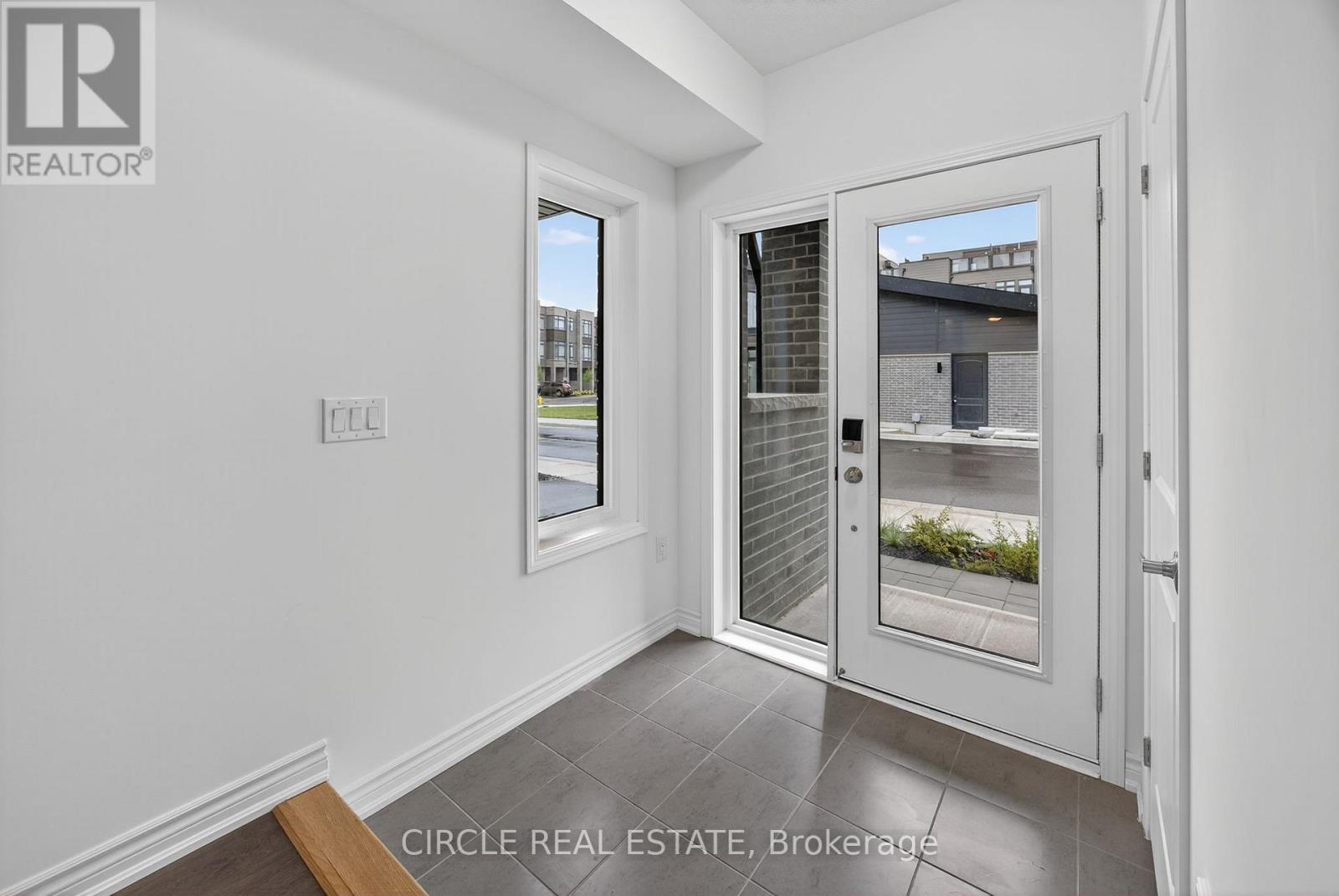 6 Wyn Wood Lane, Orillia, Ontario  L3V 8P6 - Photo 4 - S12359410