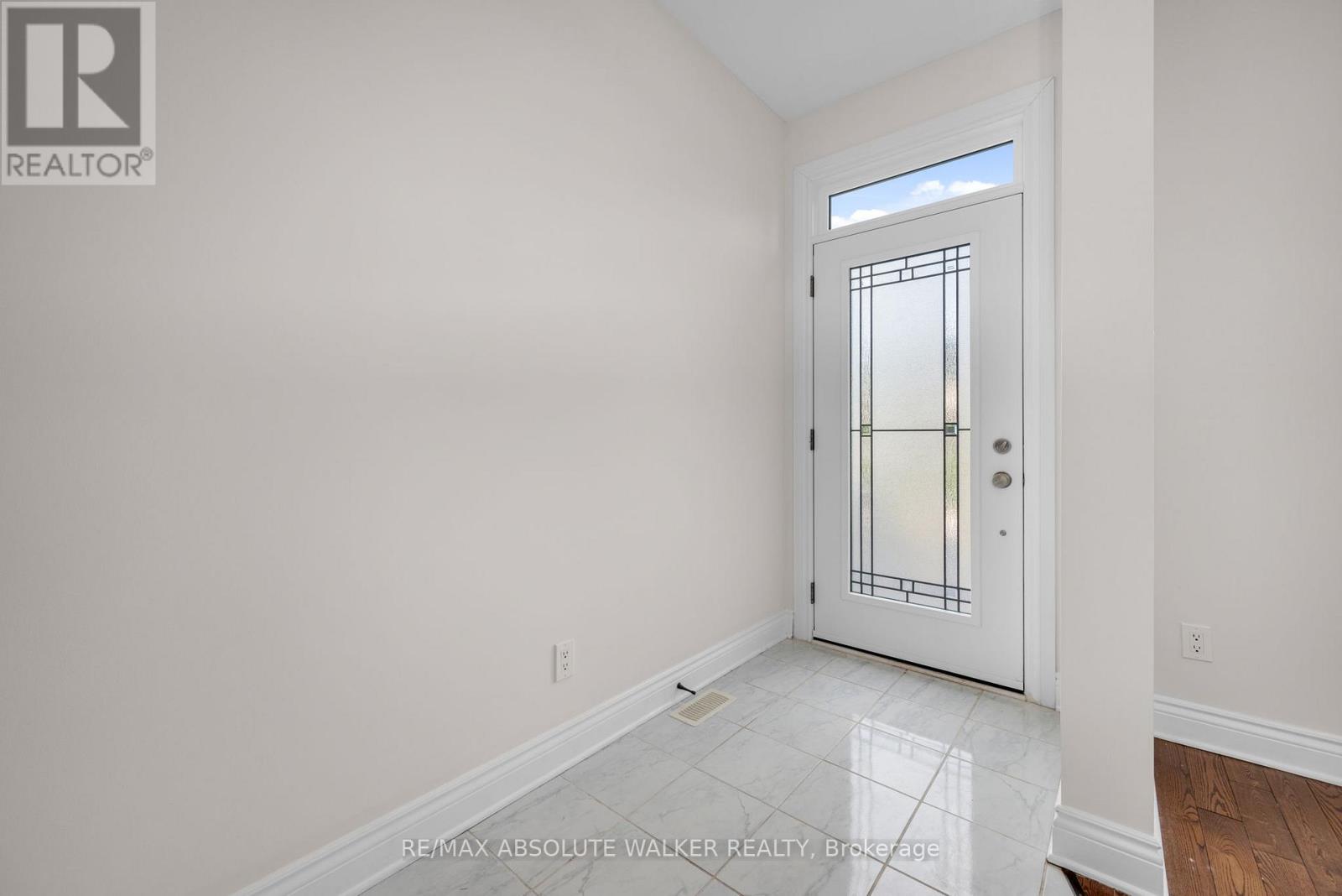 Property at 286 CAMBRIDGE STREET N image 3