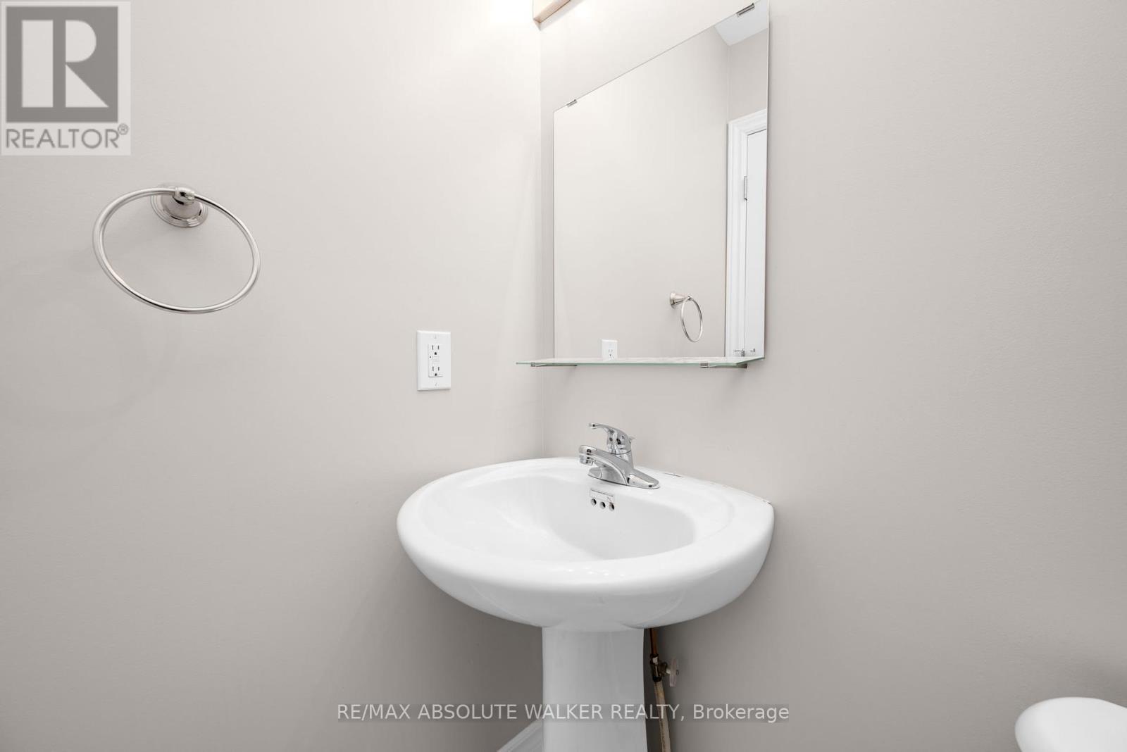Property at 286 CAMBRIDGE STREET N image 5