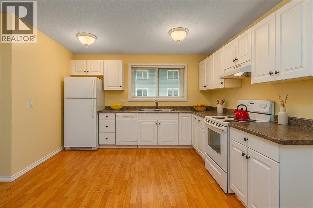 Property at 16, 4810 40 Avenue SW image 4