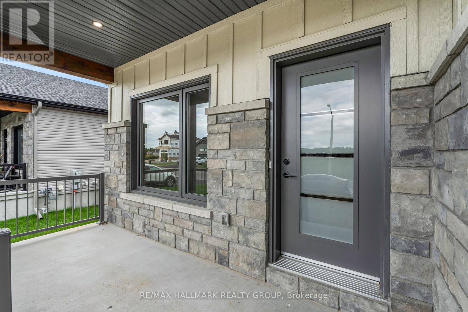 310 Zakari Street, Casselman, Ontario  K0A 1M0 - Photo 3 - X12176409