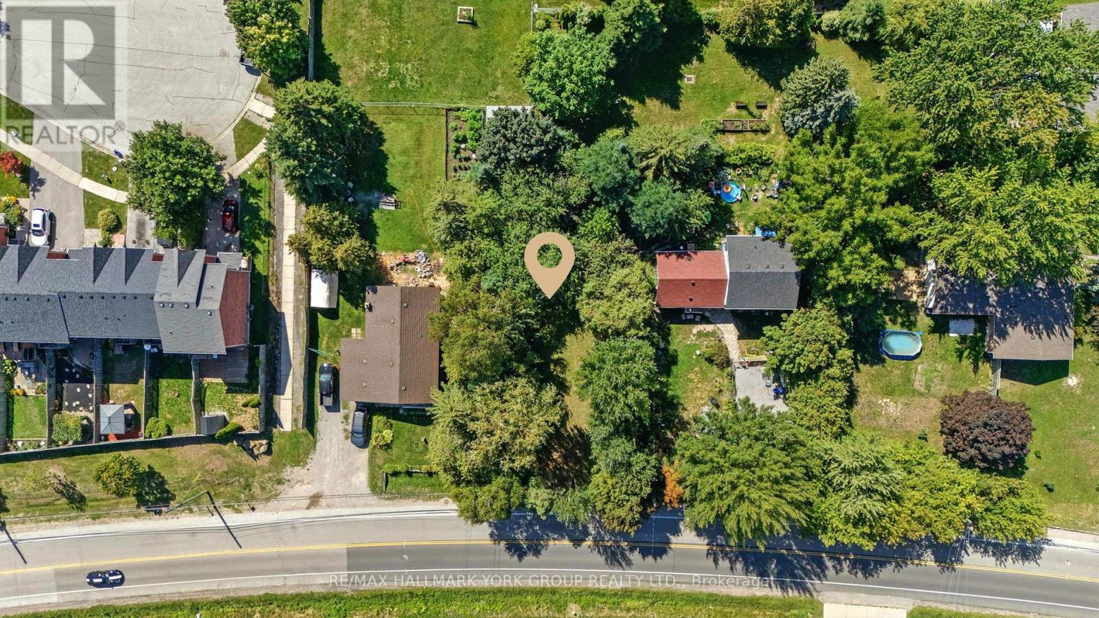 136 Metro Road N, Georgina, Ontario  L4P 3C8 - Photo 7 - N12368934