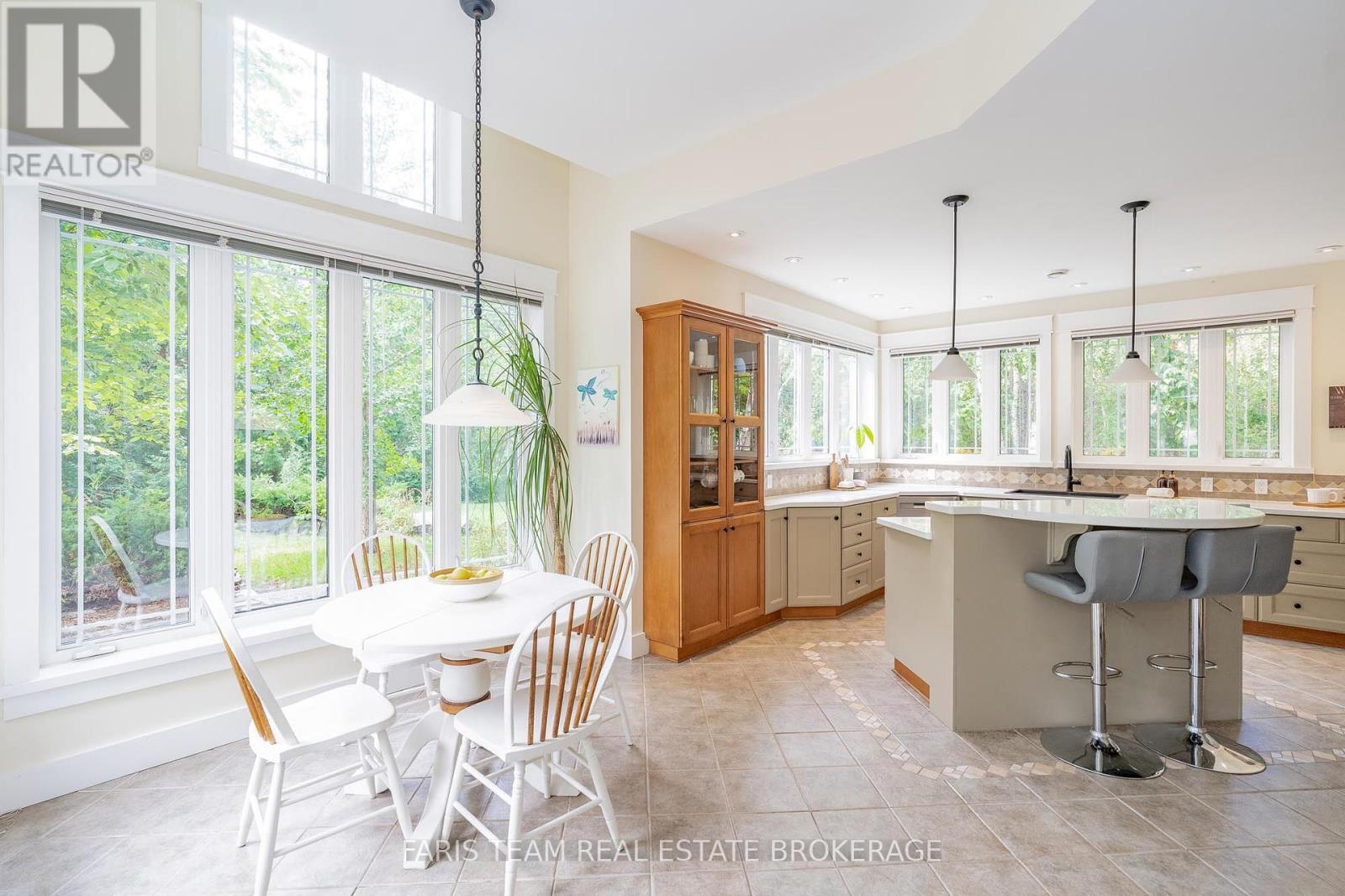 2 Forest Wood Lane, Oro-Medonte, Ontario  L0L 1T0 - Photo 5 - S12368945