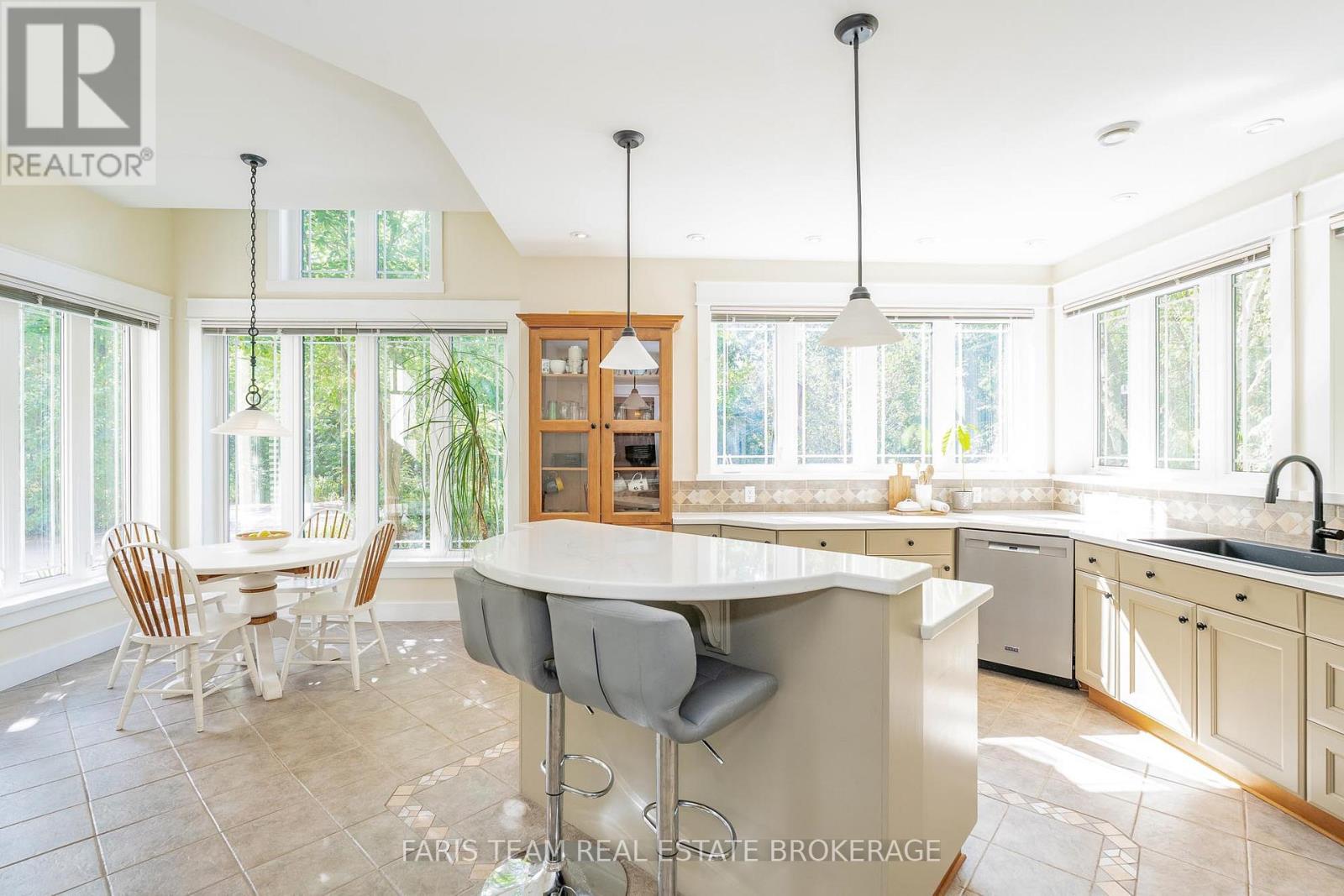 2 Forest Wood Lane, Oro-Medonte, Ontario  L0L 1T0 - Photo 9 - S12368945