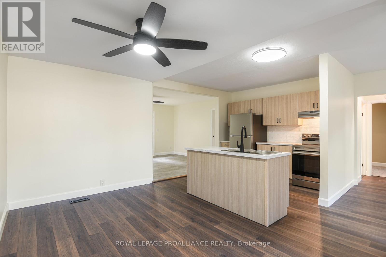 11 Broadway Avenue, Brockville, Ontario  K6V 1T9 - Photo 10 - X12368971