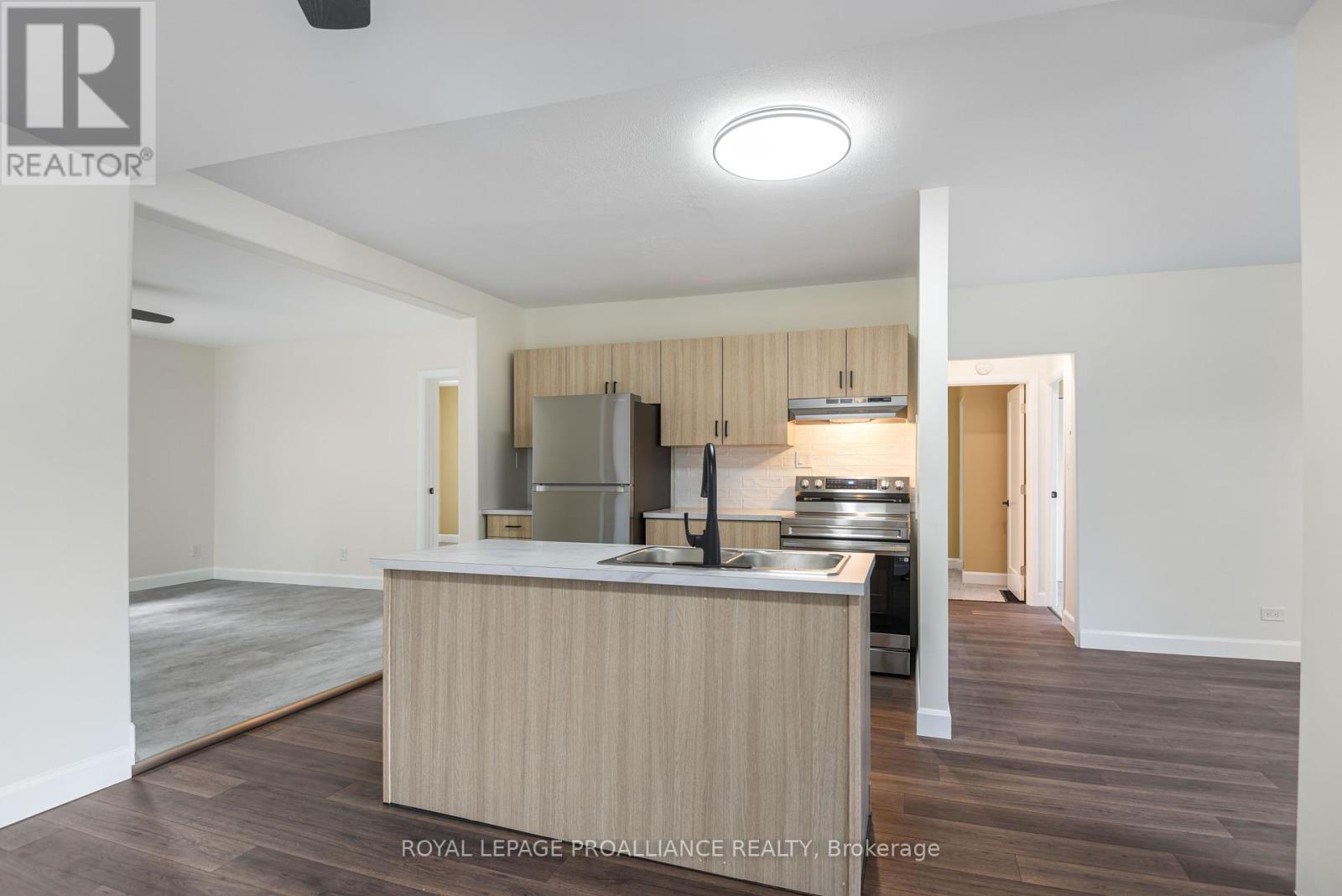 11 Broadway Avenue, Brockville, Ontario  K6V 1T9 - Photo 14 - X12368971