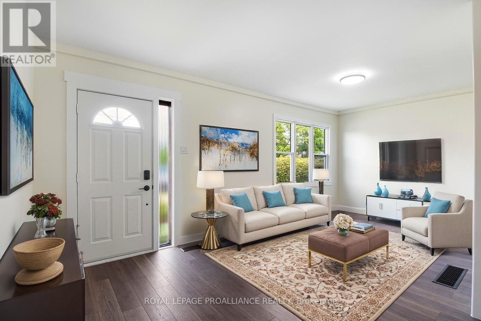 11 Broadway Avenue, Brockville, Ontario  K6V 1T9 - Photo 6 - X12368971