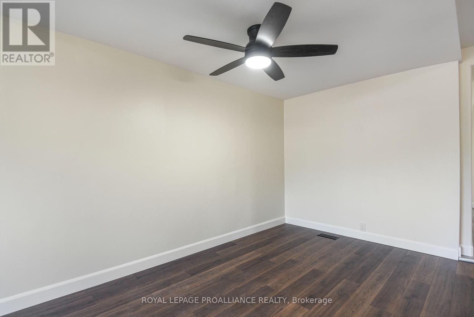 11 Broadway Avenue, Brockville, Ontario  K6V 1T9 - Photo 9 - X12368971