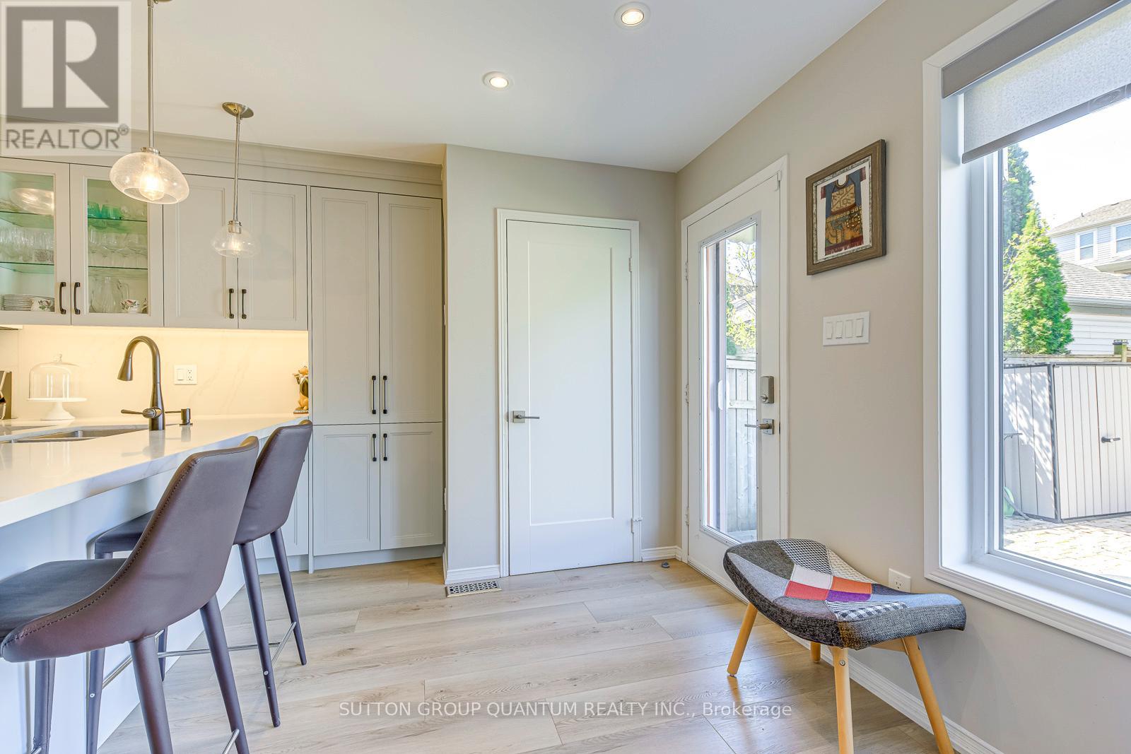 215 Roxton Road, Oakville, Ontario  L6H 6M9 - Photo 18 - W12368928
