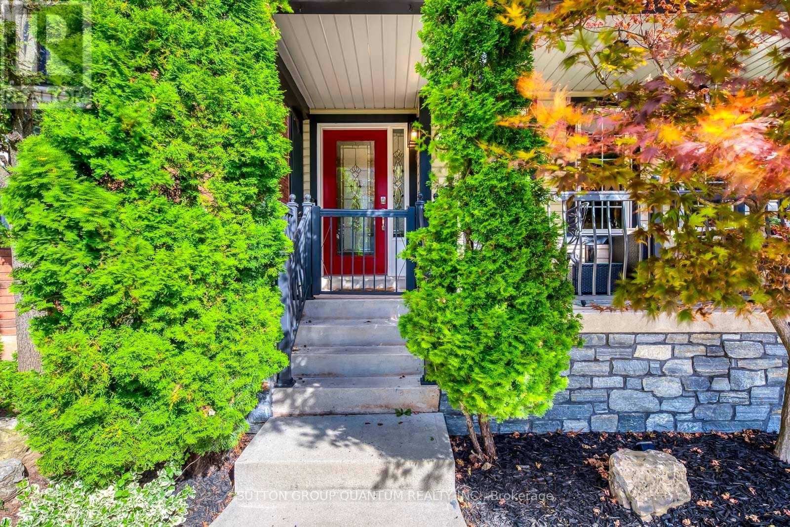 215 Roxton Road, Oakville, Ontario  L6H 6M9 - Photo 3 - W12368928