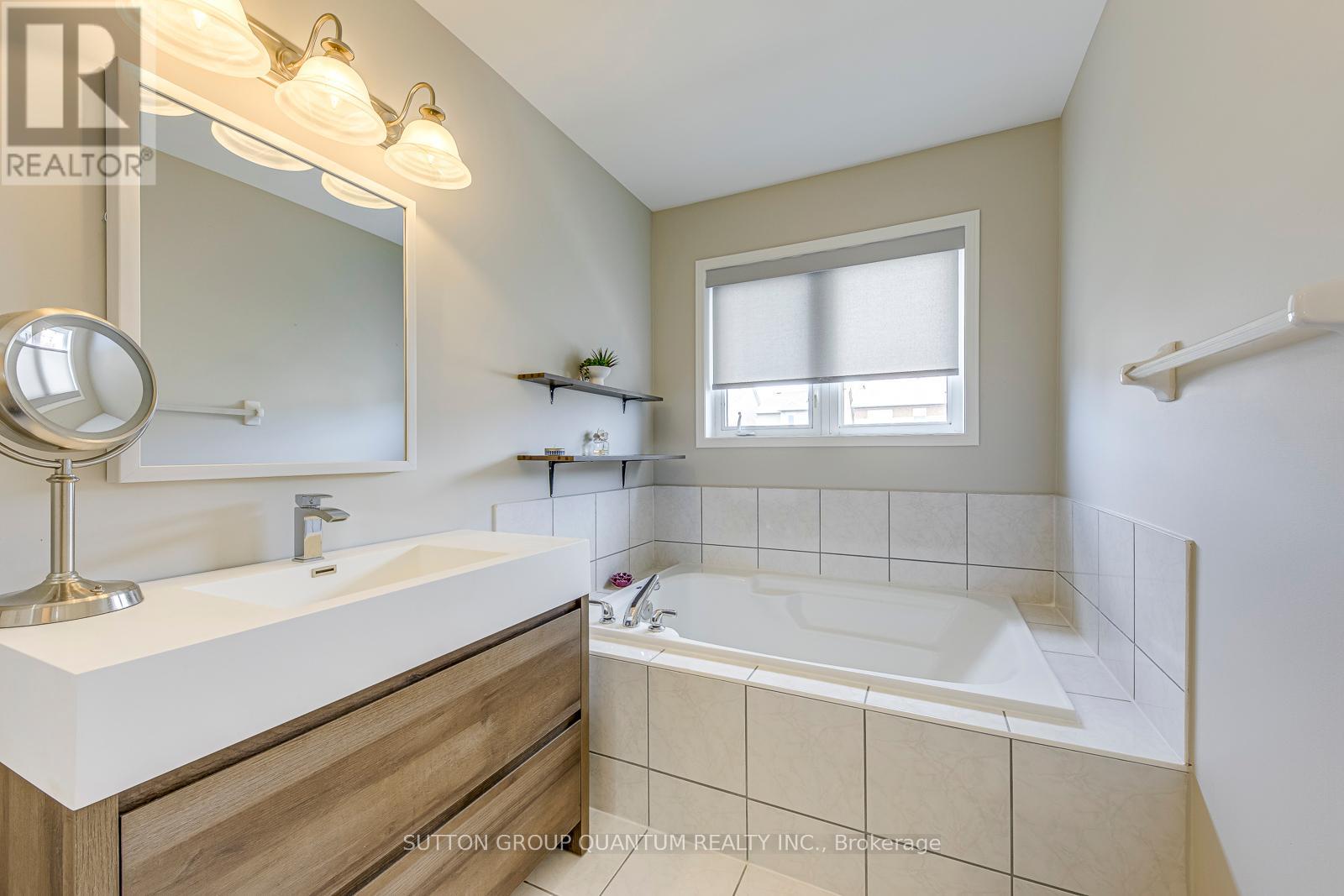 215 Roxton Road, Oakville, Ontario  L6H 6M9 - Photo 39 - W12368928