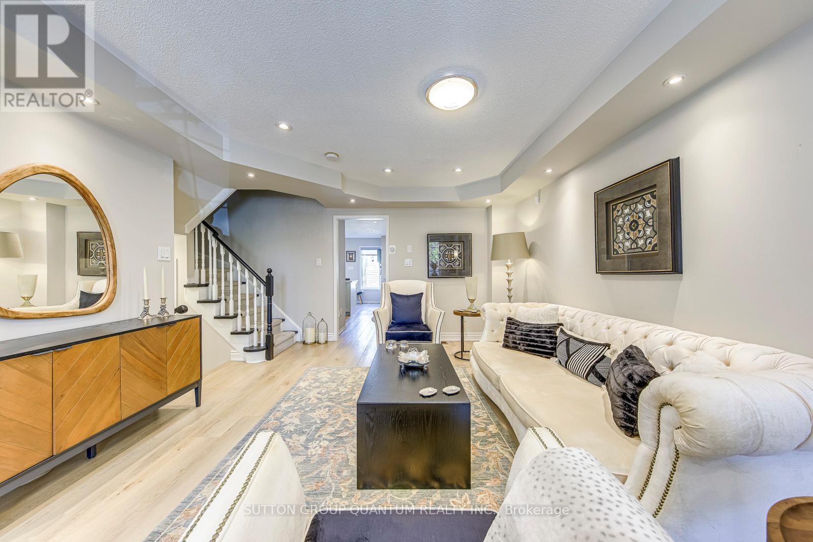 215 Roxton Road, Oakville, Ontario  L6H 6M9 - Photo 7 - W12368928