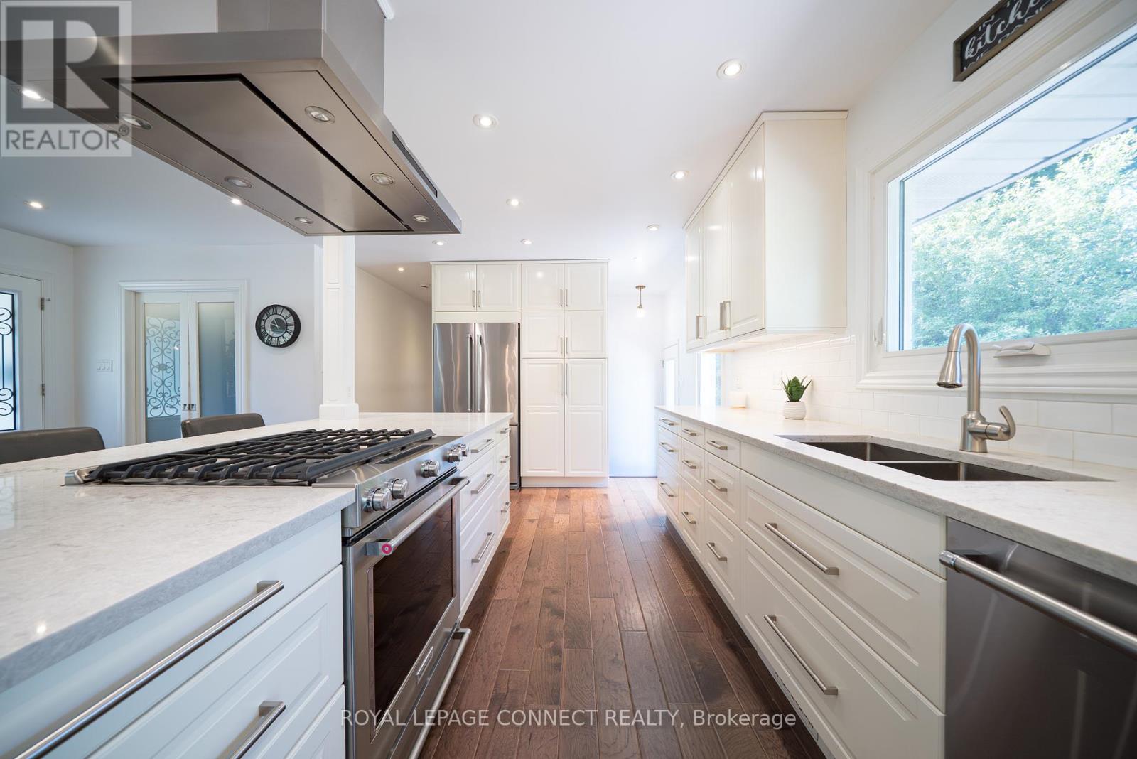 338 Sawyer Road, Oakville, Ontario  L6L 3N7 - Photo 12 - W12368956