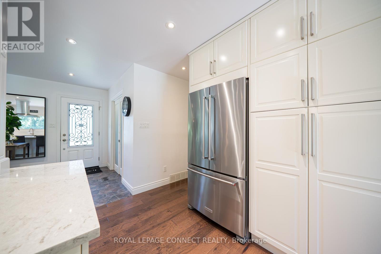 338 Sawyer Road, Oakville, Ontario  L6L 3N7 - Photo 14 - W12368956