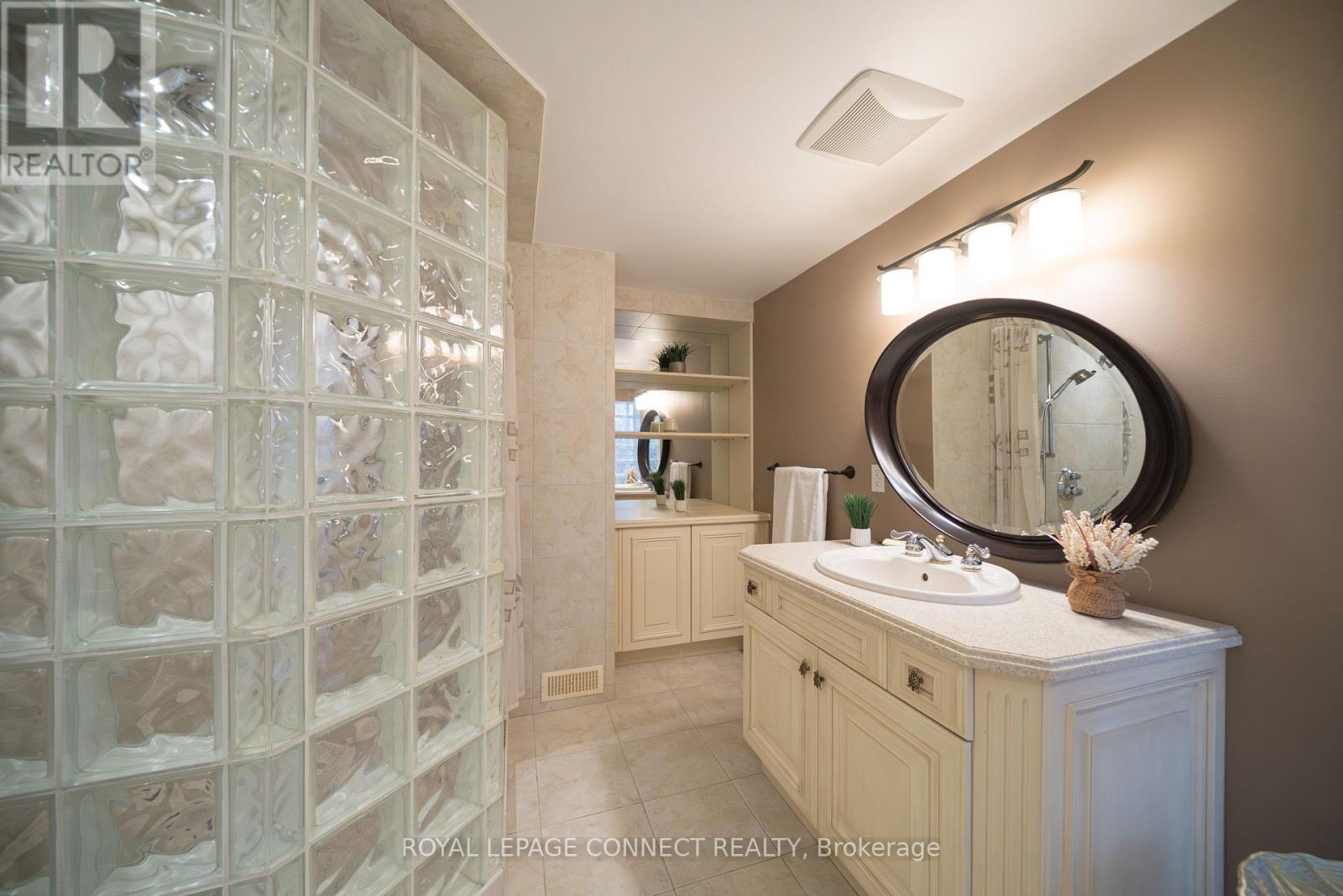 338 Sawyer Road, Oakville, Ontario  L6L 3N7 - Photo 28 - W12368956