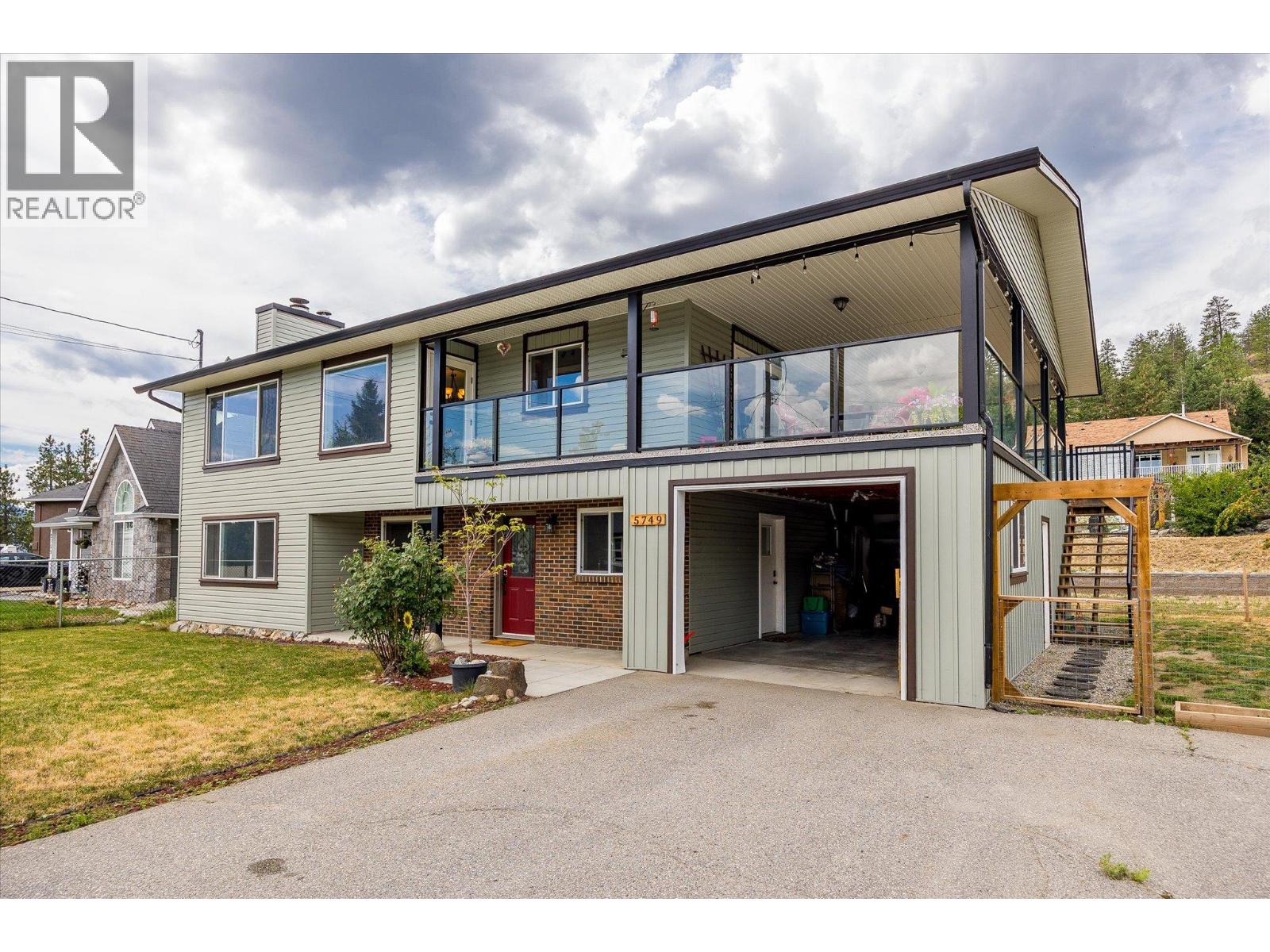 5749 MacKenzie Road, Peachland, British Columbia