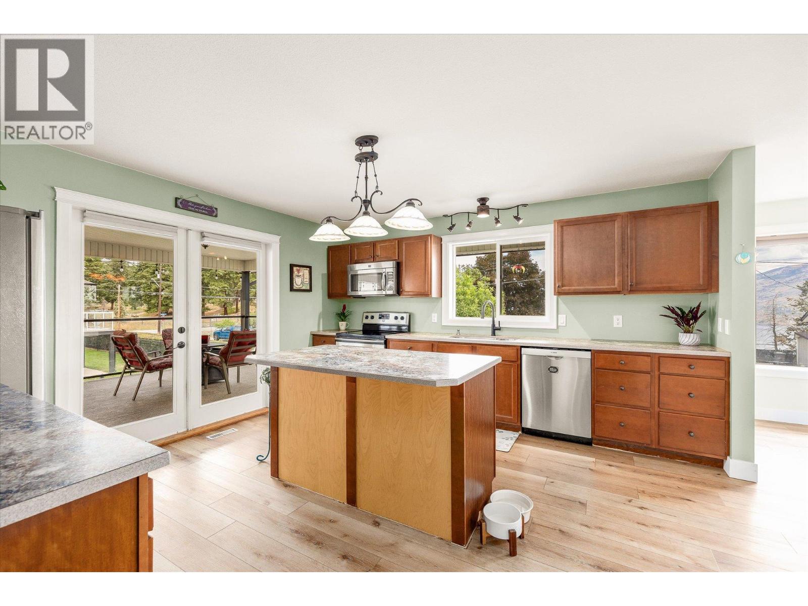 5749 Mackenzie Road, Peachland, British Columbia  V0H 1X4 - Photo 11 - 10361023