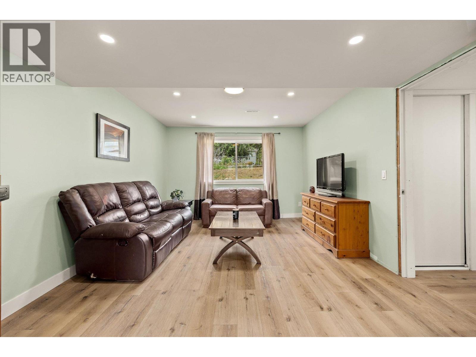 5749 Mackenzie Road, Peachland, British Columbia  V0H 1X4 - Photo 33 - 10361023