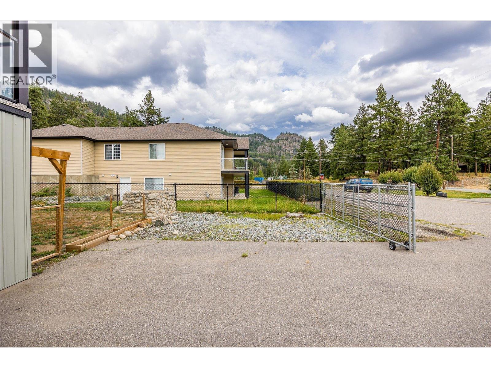 5749 Mackenzie Road, Peachland, British Columbia  V0H 1X4 - Photo 49 - 10361023
