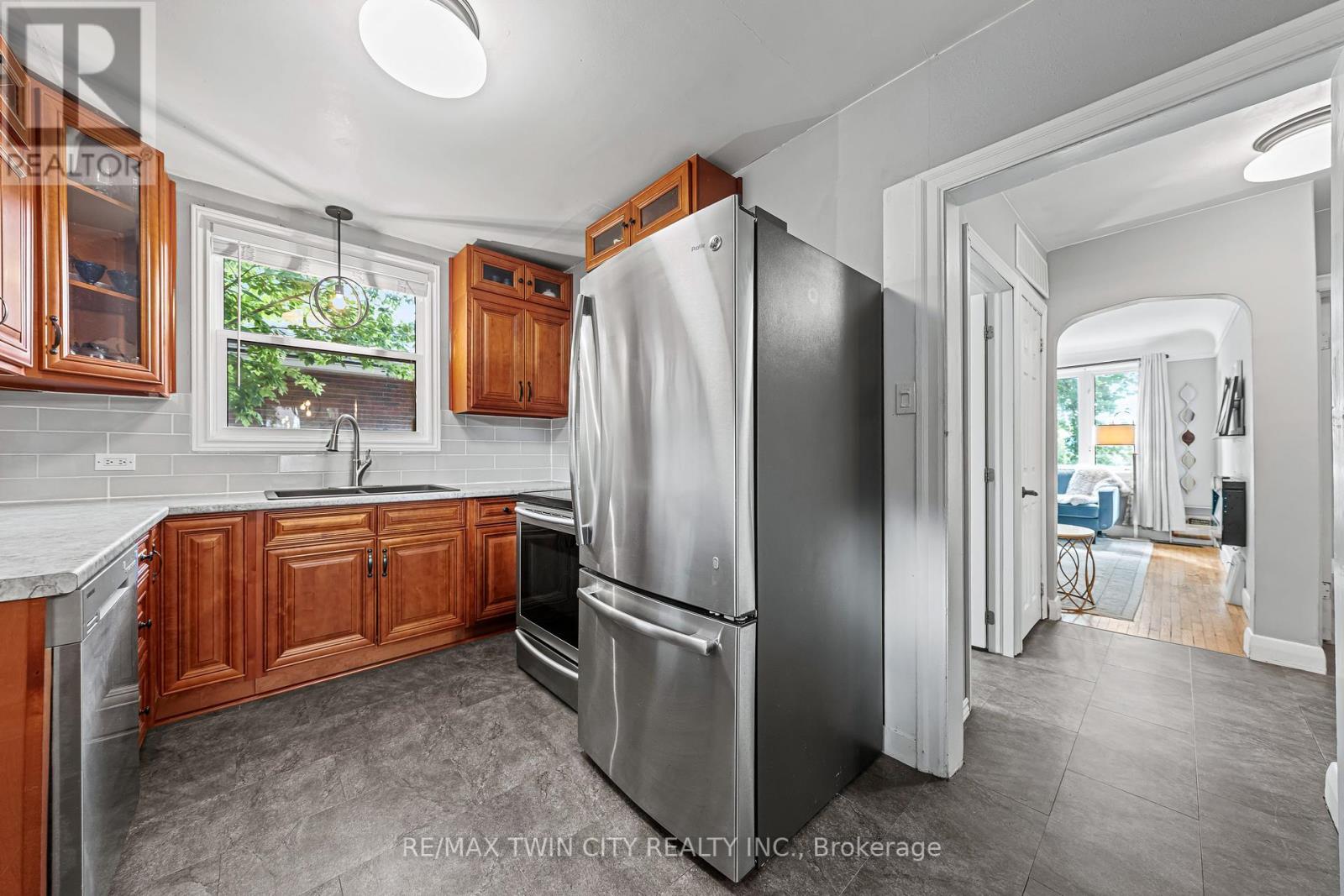 854 Guelph Street, Kitchener, Ontario  N2H 5Z5 - Photo 12 - X12368909