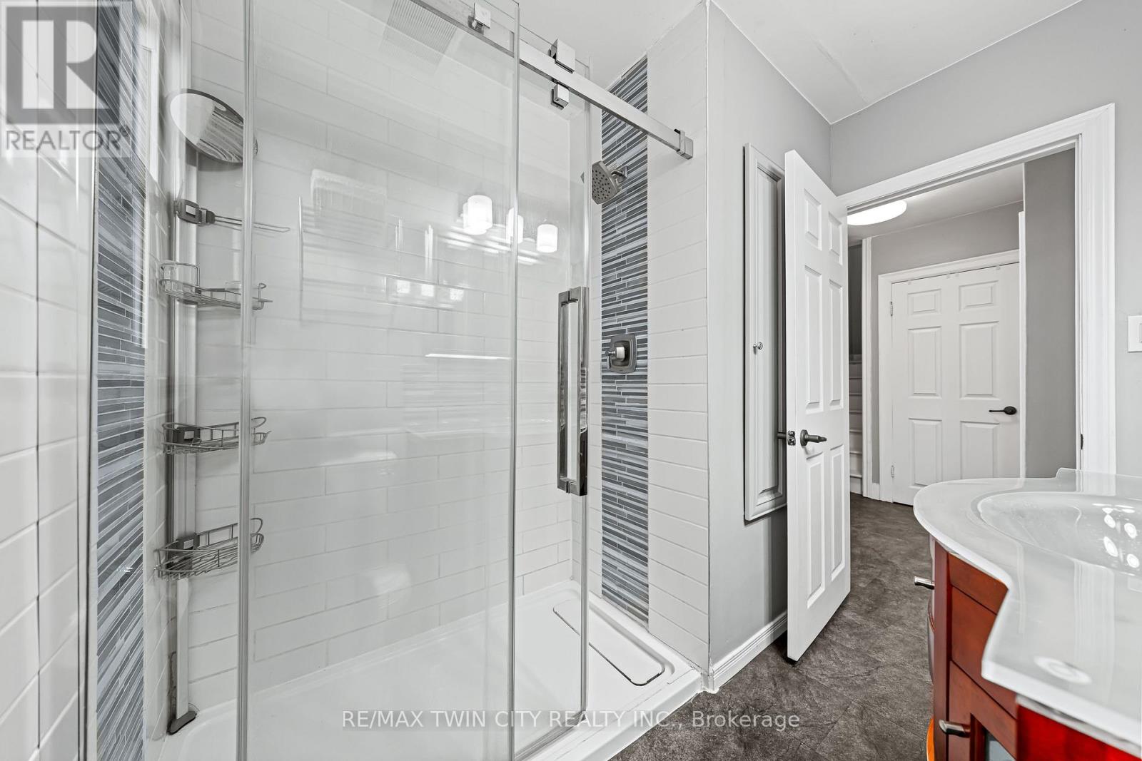 854 Guelph Street, Kitchener, Ontario  N2H 5Z5 - Photo 21 - X12368909