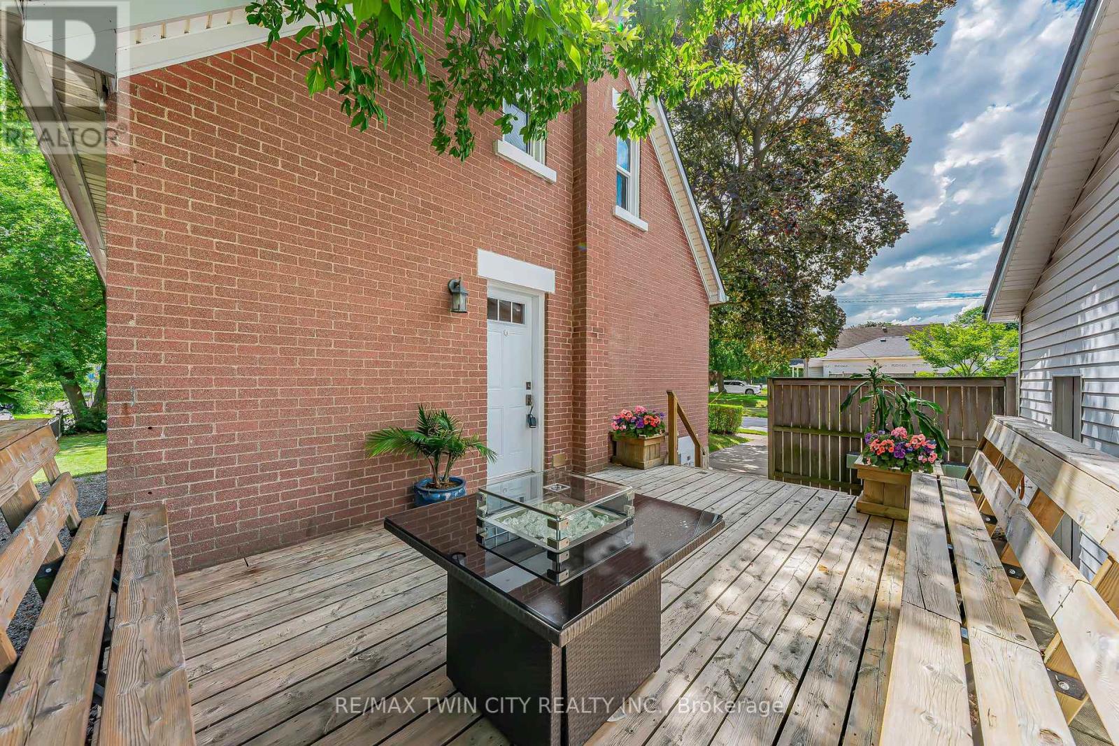 854 Guelph Street, Kitchener, Ontario  N2H 5Z5 - Photo 37 - X12368909