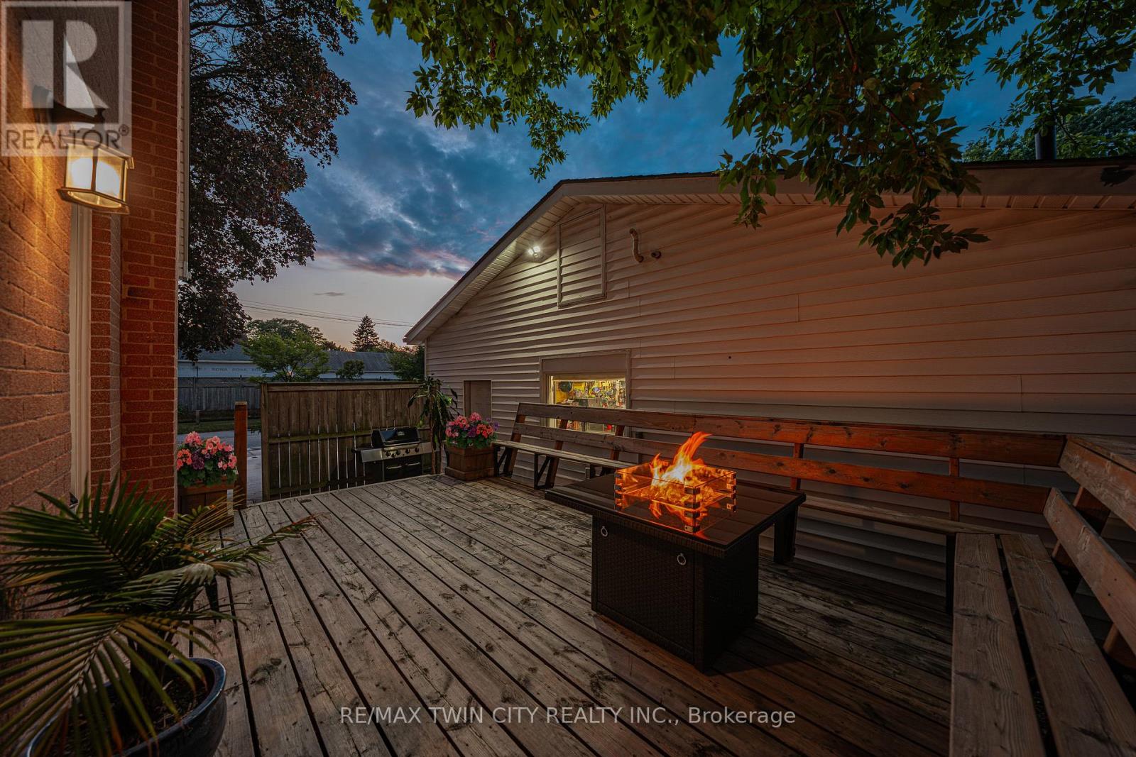 854 Guelph Street, Kitchener, Ontario  N2H 5Z5 - Photo 38 - X12368909