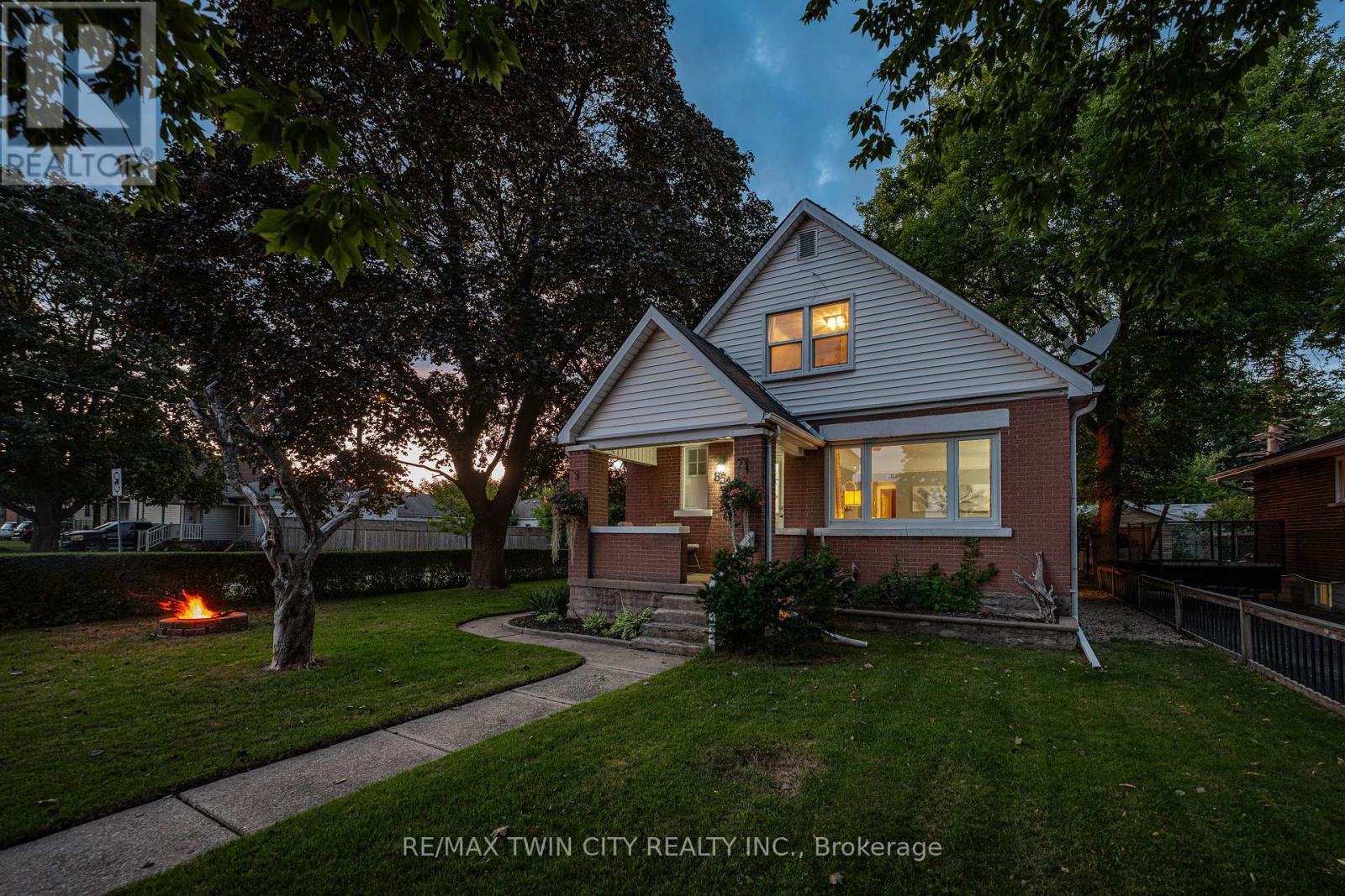 854 Guelph Street, Kitchener, Ontario  N2H 5Z5 - Photo 5 - X12368909