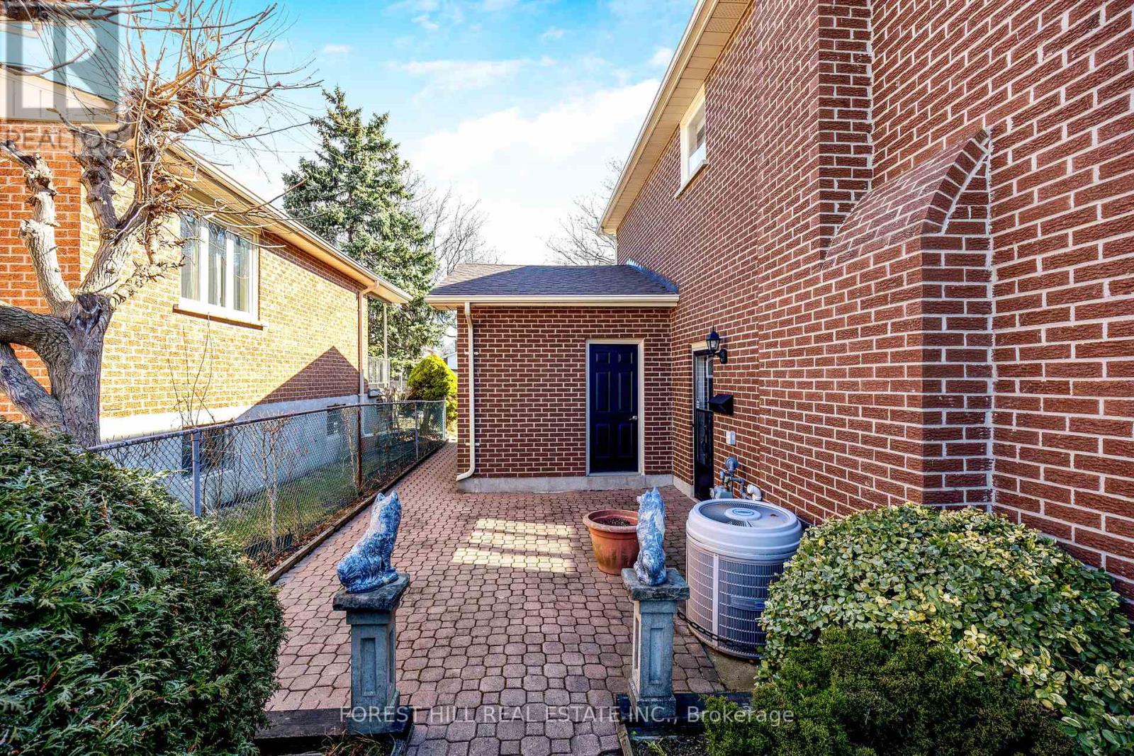 3441 Charmaine Heights, Mississauga, Ontario  L5A 3C2 - Photo 46 - W12315668