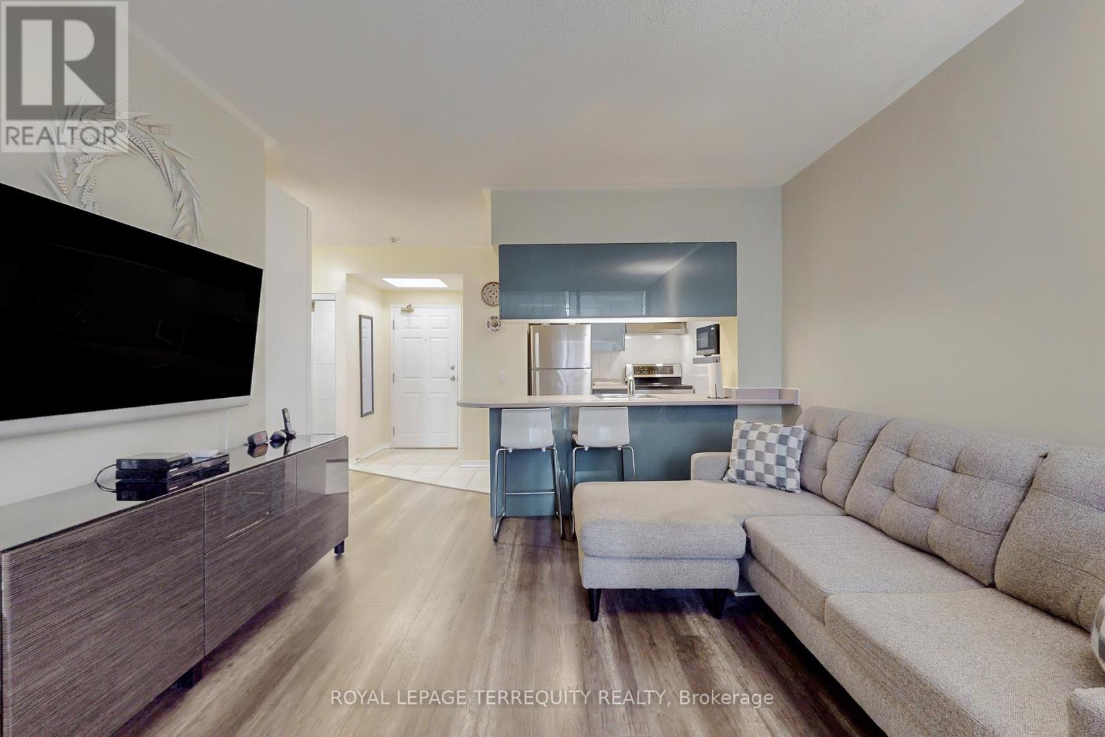 213 - 7398 Yonge Street, Vaughan, Ontario  L4J 8J2 - Photo 10 - N12369048