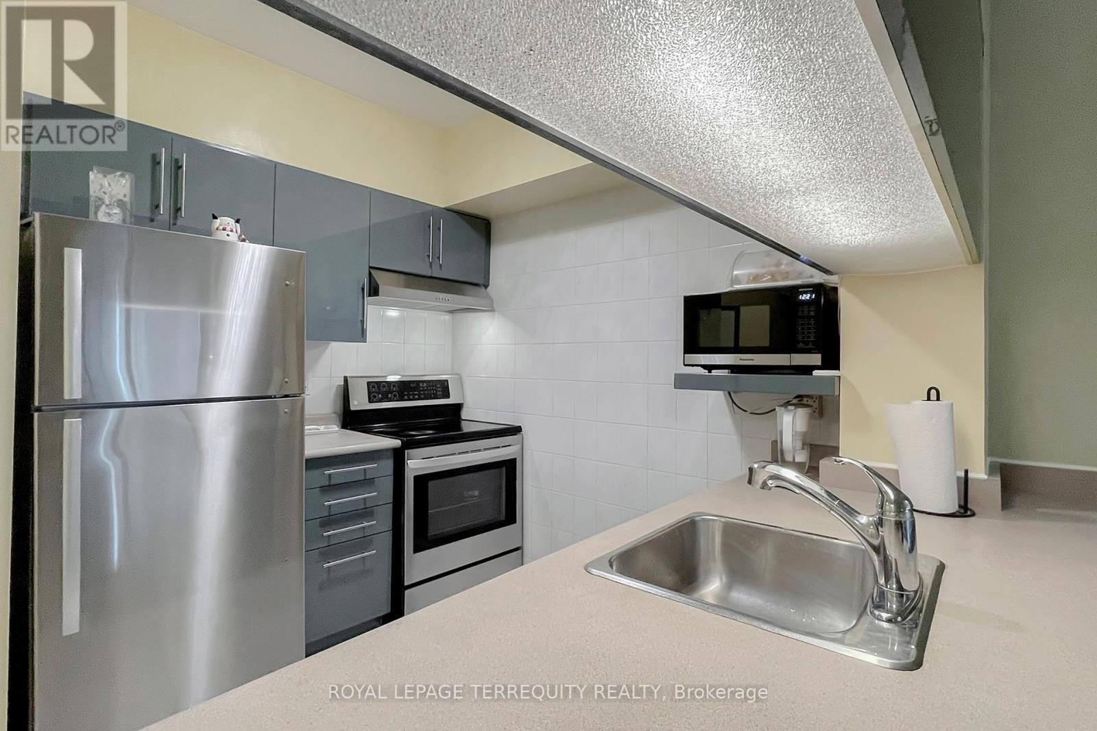 213 - 7398 Yonge Street, Vaughan, Ontario  L4J 8J2 - Photo 13 - N12369048