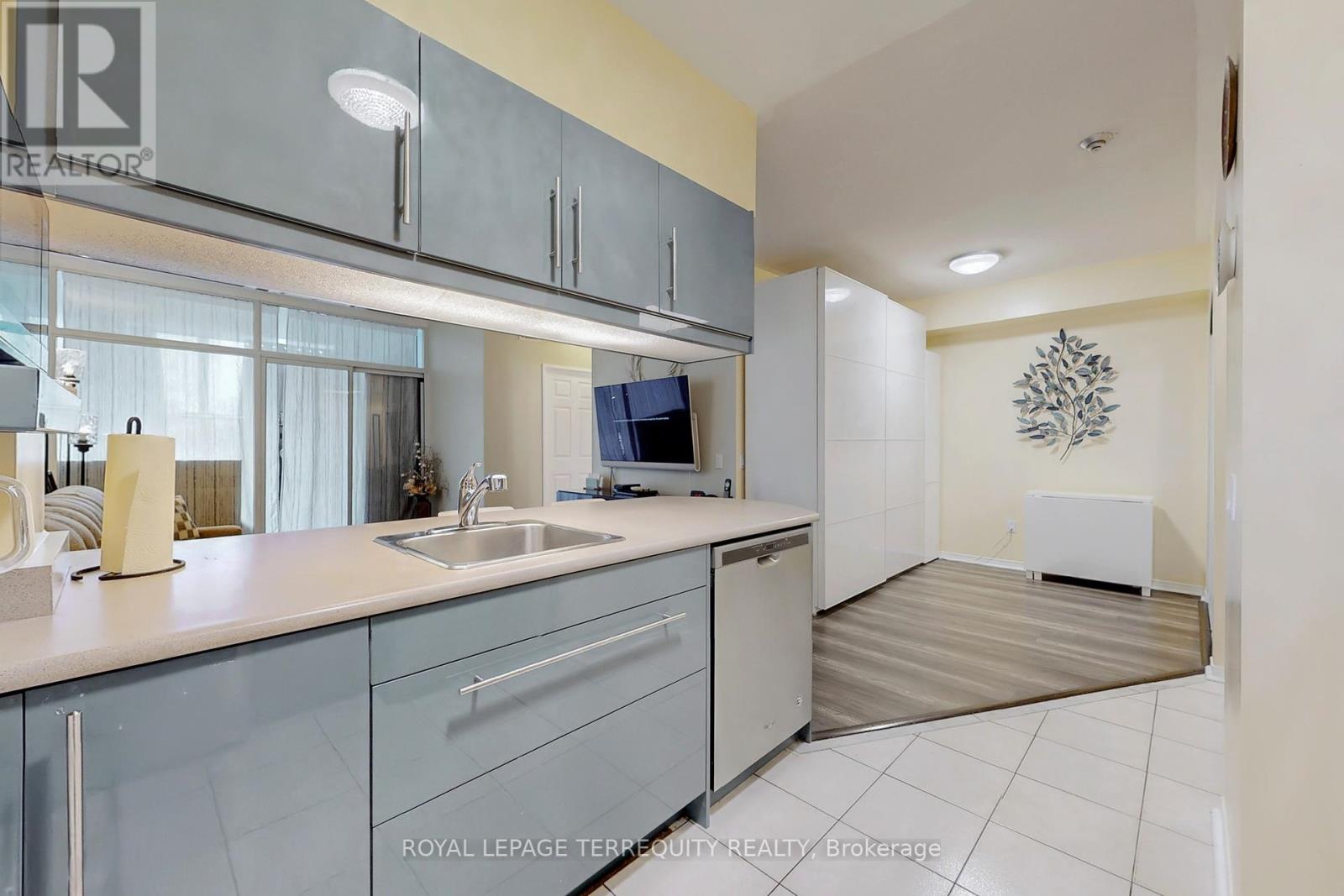 213 - 7398 Yonge Street, Vaughan, Ontario  L4J 8J2 - Photo 16 - N12369048