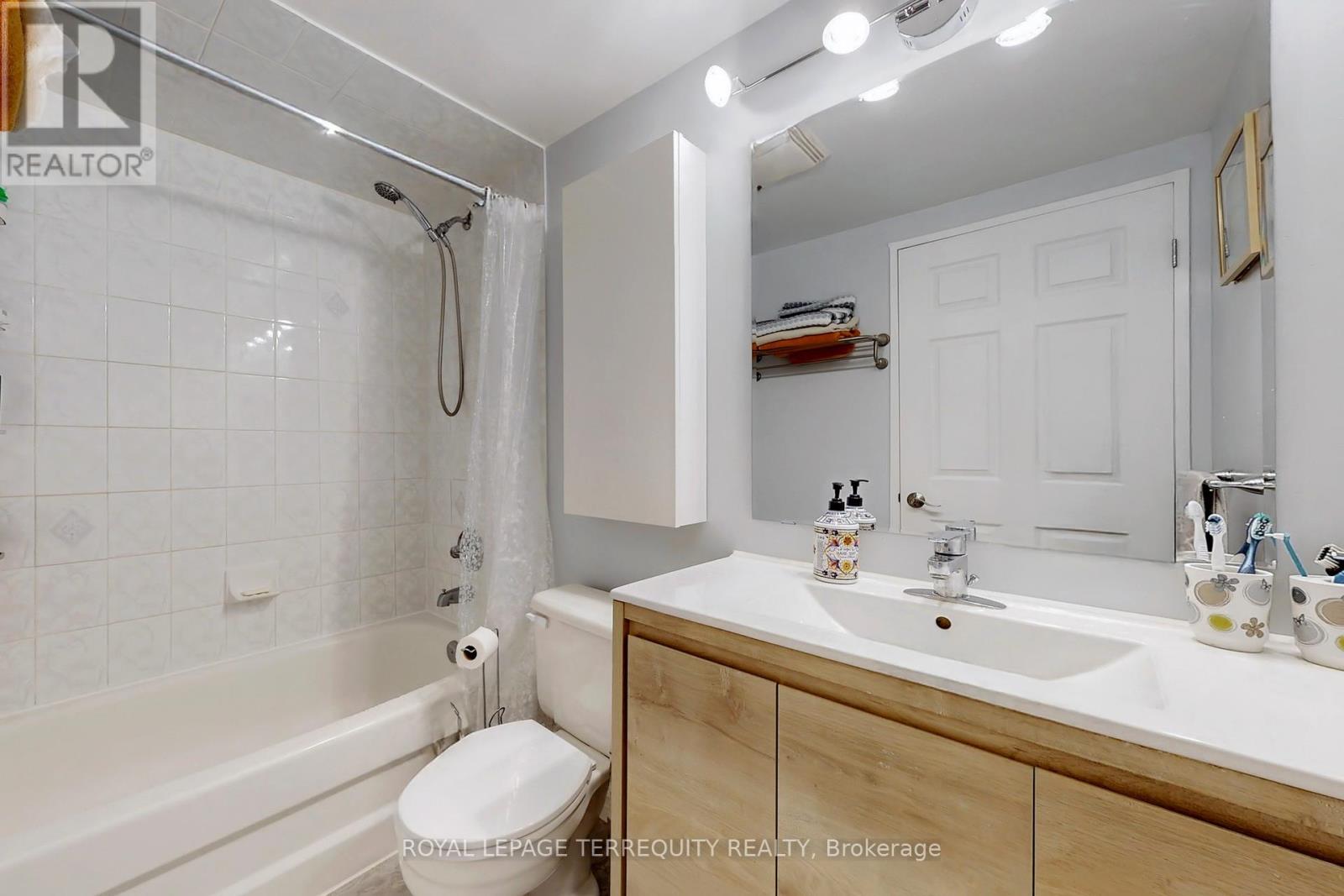 213 - 7398 Yonge Street, Vaughan, Ontario  L4J 8J2 - Photo 25 - N12369048