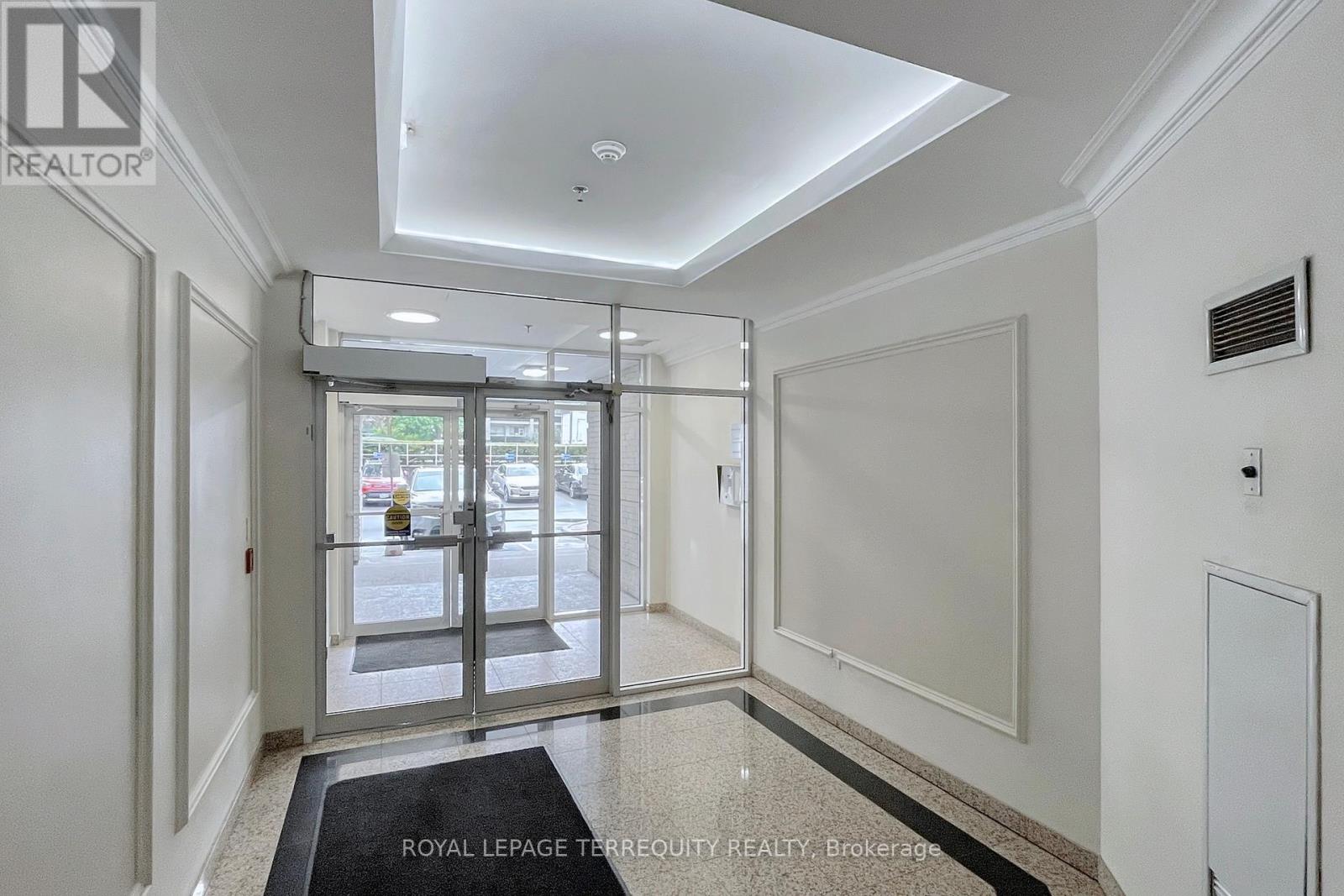 213 - 7398 Yonge Street, Vaughan, Ontario  L4J 8J2 - Photo 5 - N12369048