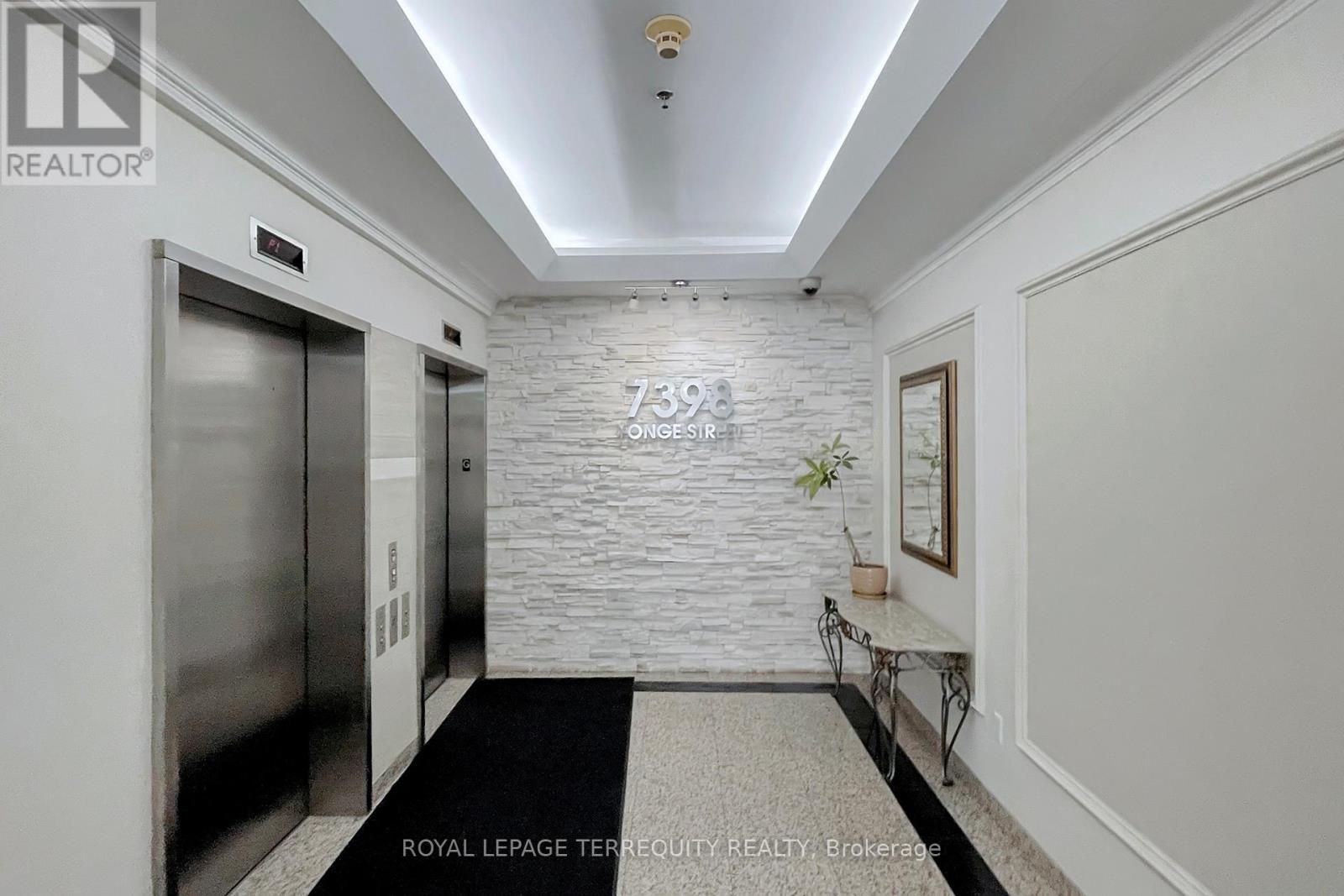 213 - 7398 Yonge Street, Vaughan, Ontario  L4J 8J2 - Photo 6 - N12369048