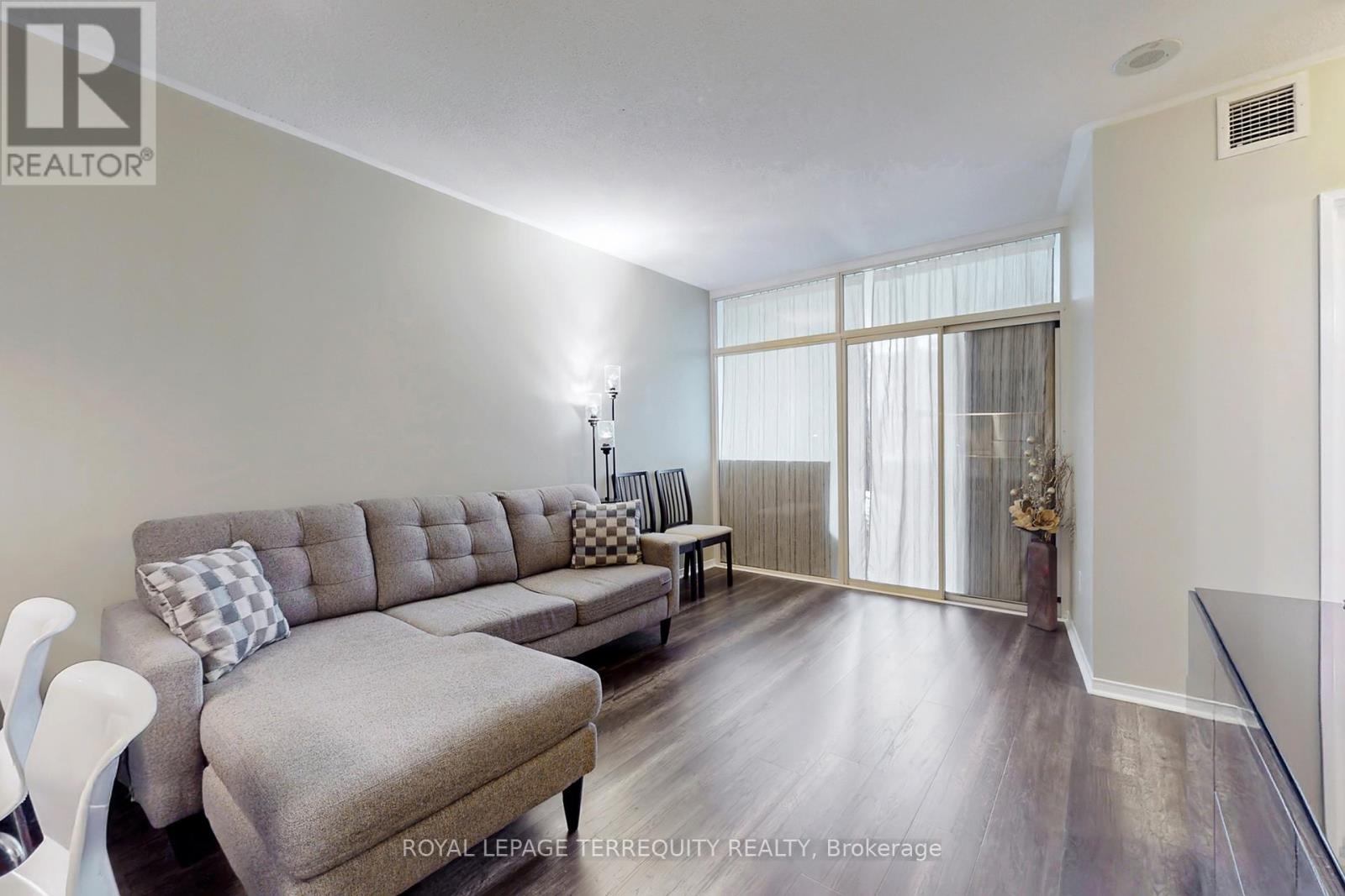 213 - 7398 Yonge Street, Vaughan, Ontario  L4J 8J2 - Photo 8 - N12369048